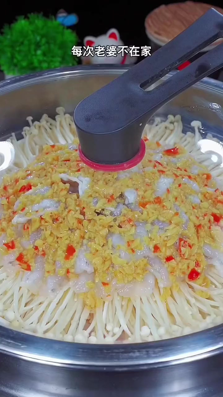 蒜蓉金针菇大虾,做法简单,好吃又美味