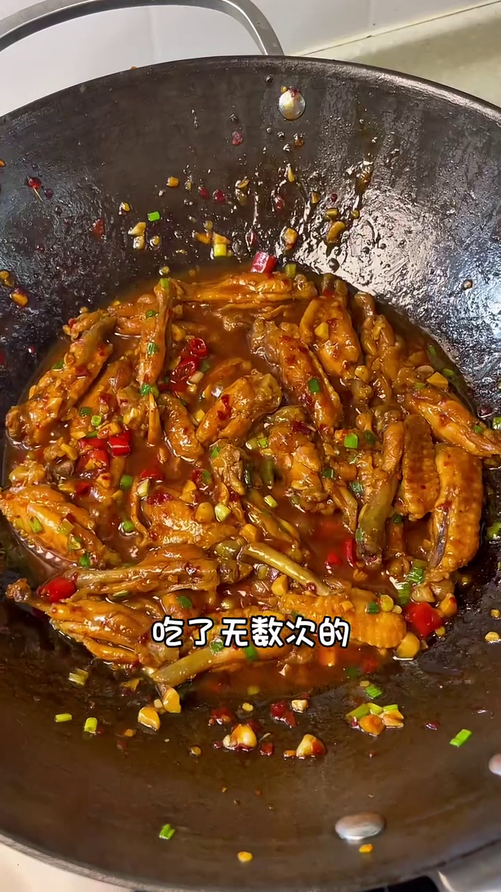 青海美食:土豆火腿肠拌面!_