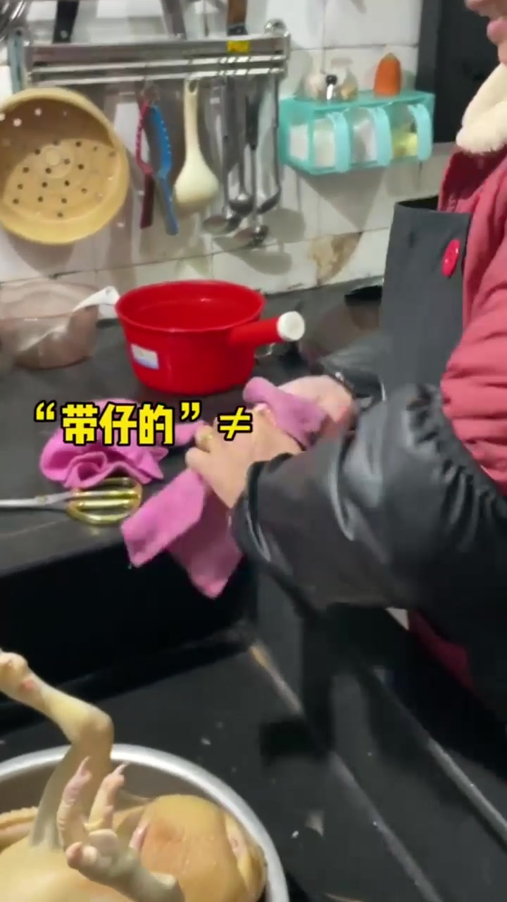 有多少朋友是从去年刷到鸡膏的视频关注的小伍?希望老一辈的生活
