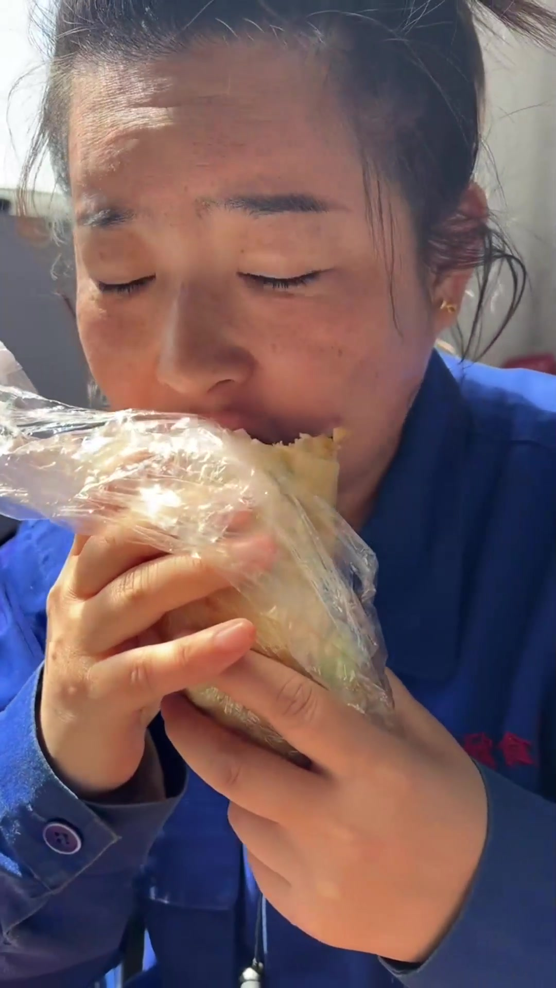 这卷饼吃的都冒火星子了