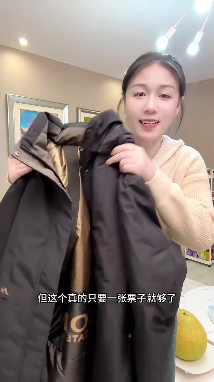 每位男士都需要这样一件黑金派克服,保暖与魅力并存!