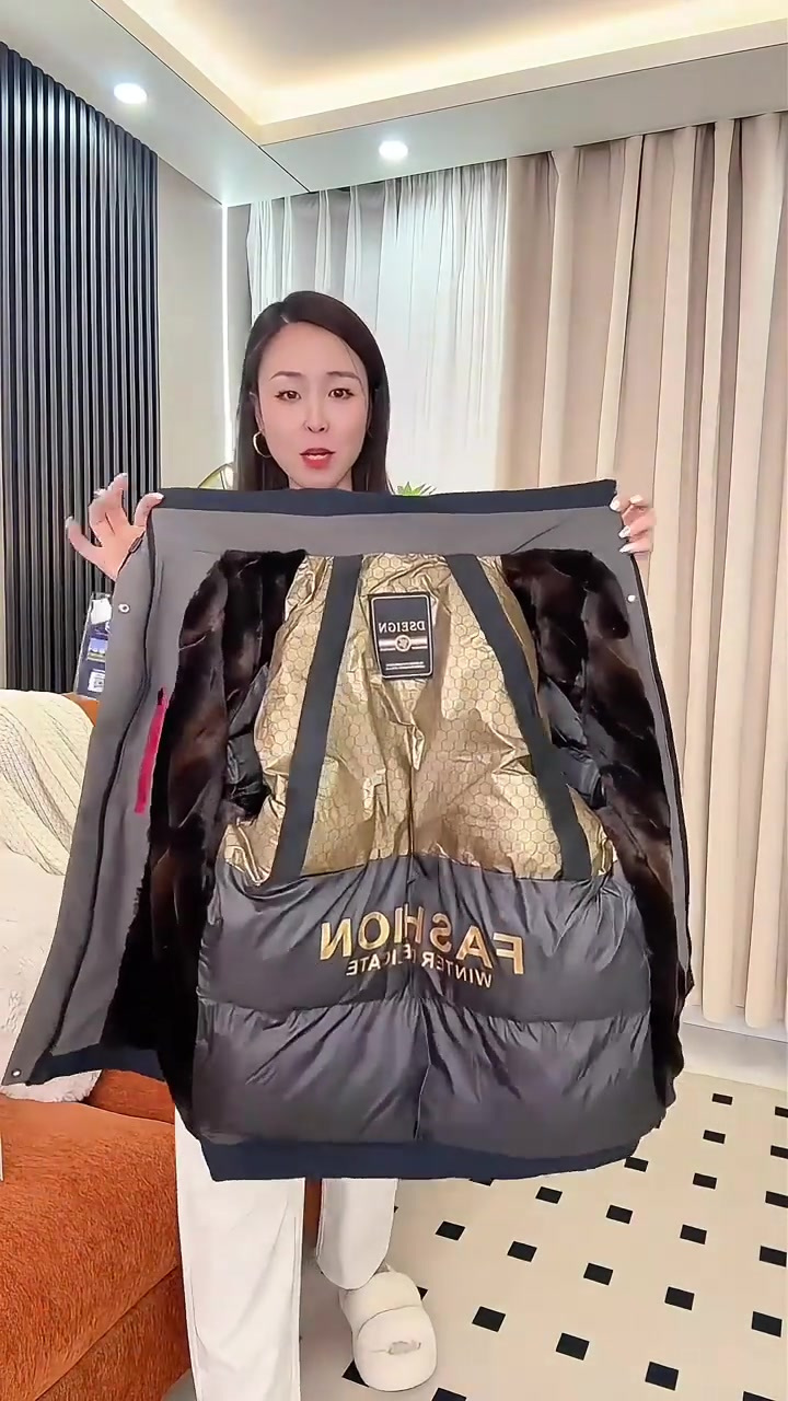 为冬季搭配的一把钥匙,黑金派克服如愿以偿