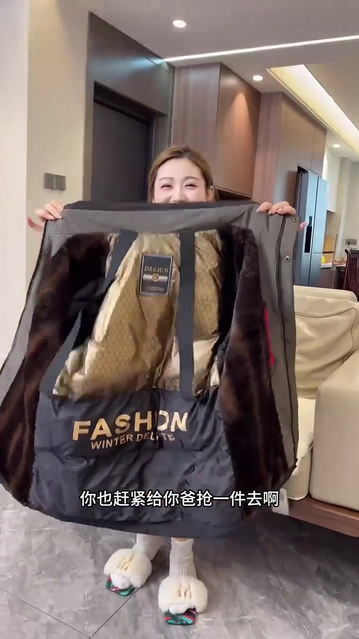 经典款式与现代结合,金貂绒派克服冷冬里的时尚标志