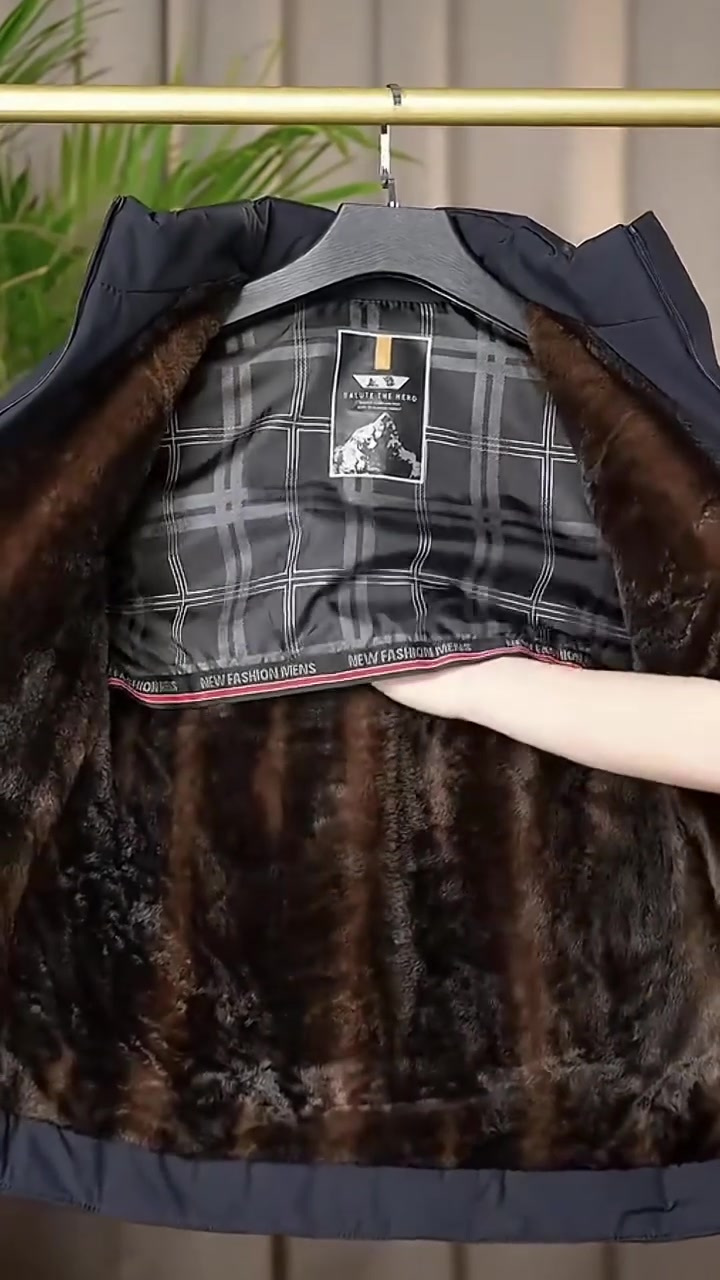 完美搭配,让金貂绒派克服成为冬季的万千风景