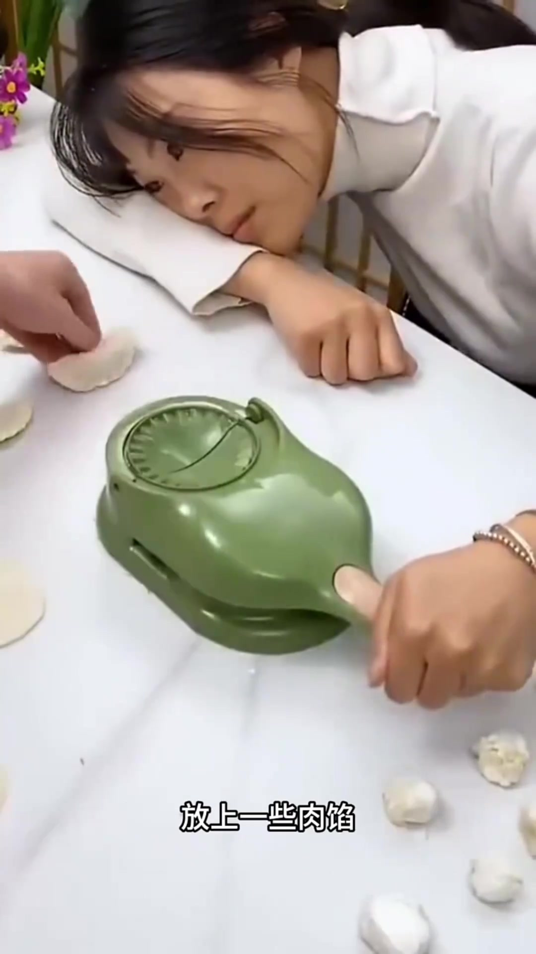 自动包饺子机:省时省力的厨房好帮手