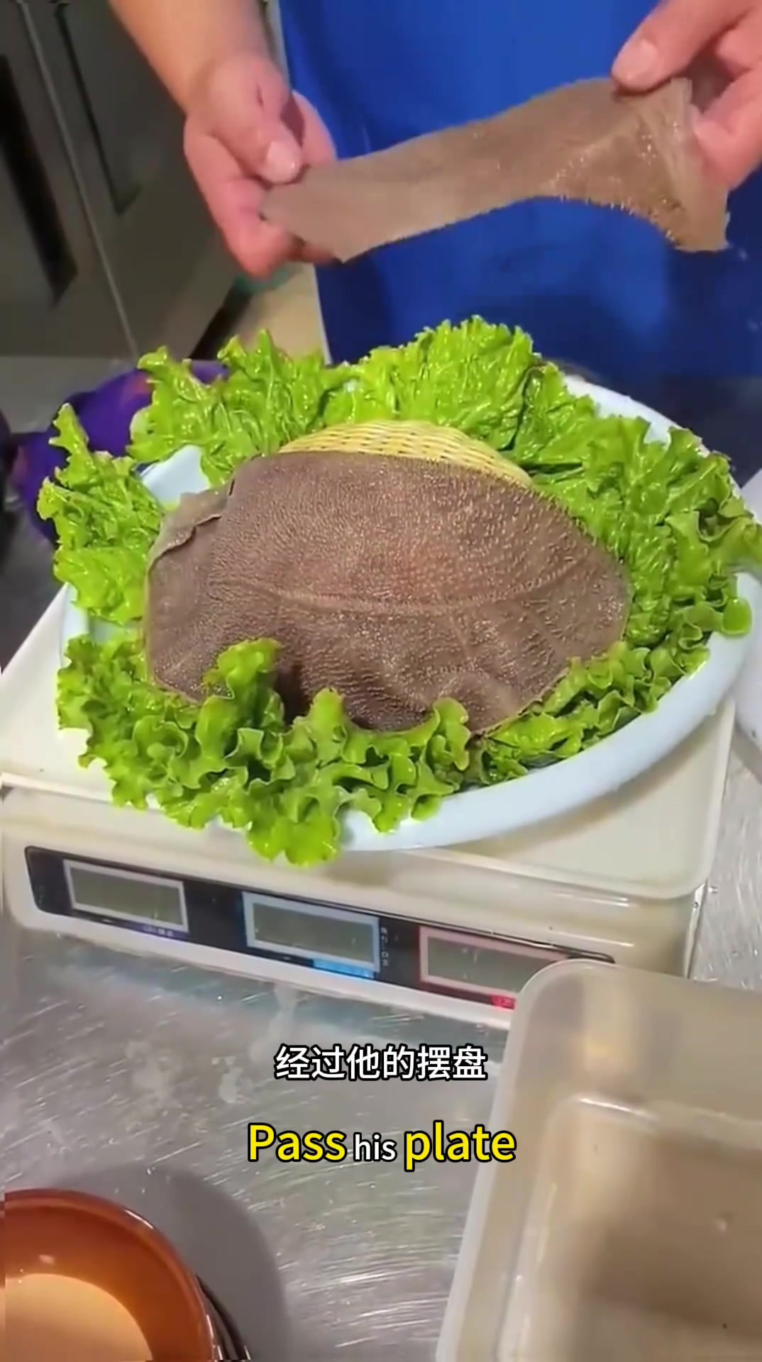 火锅店老板巧妙摆盘,毛肚变满盘,顾客是否会再次光顾?