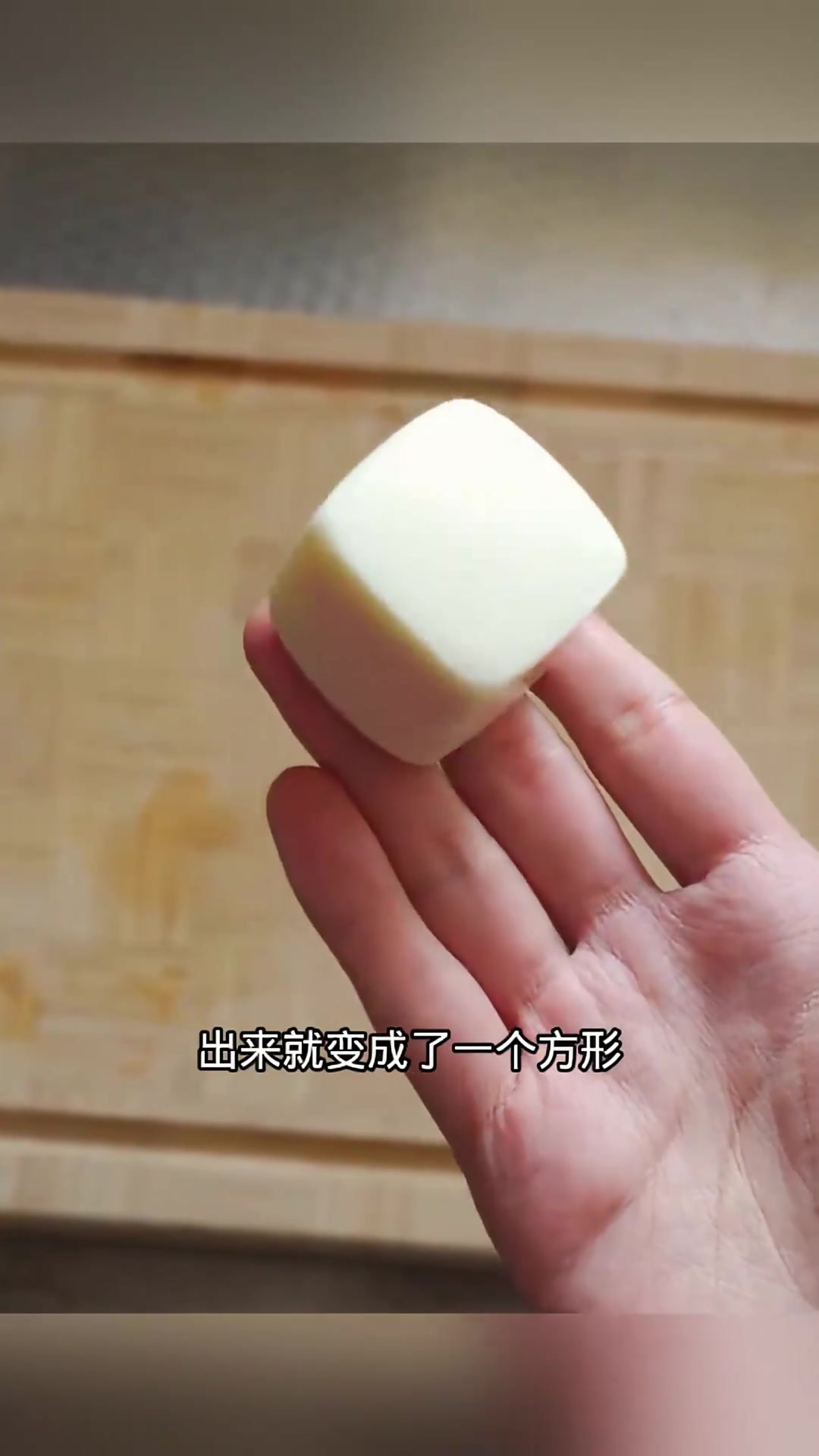 创意鸡蛋料理:如何将煮蛋变方形并完美摆盘吸引顾客注意