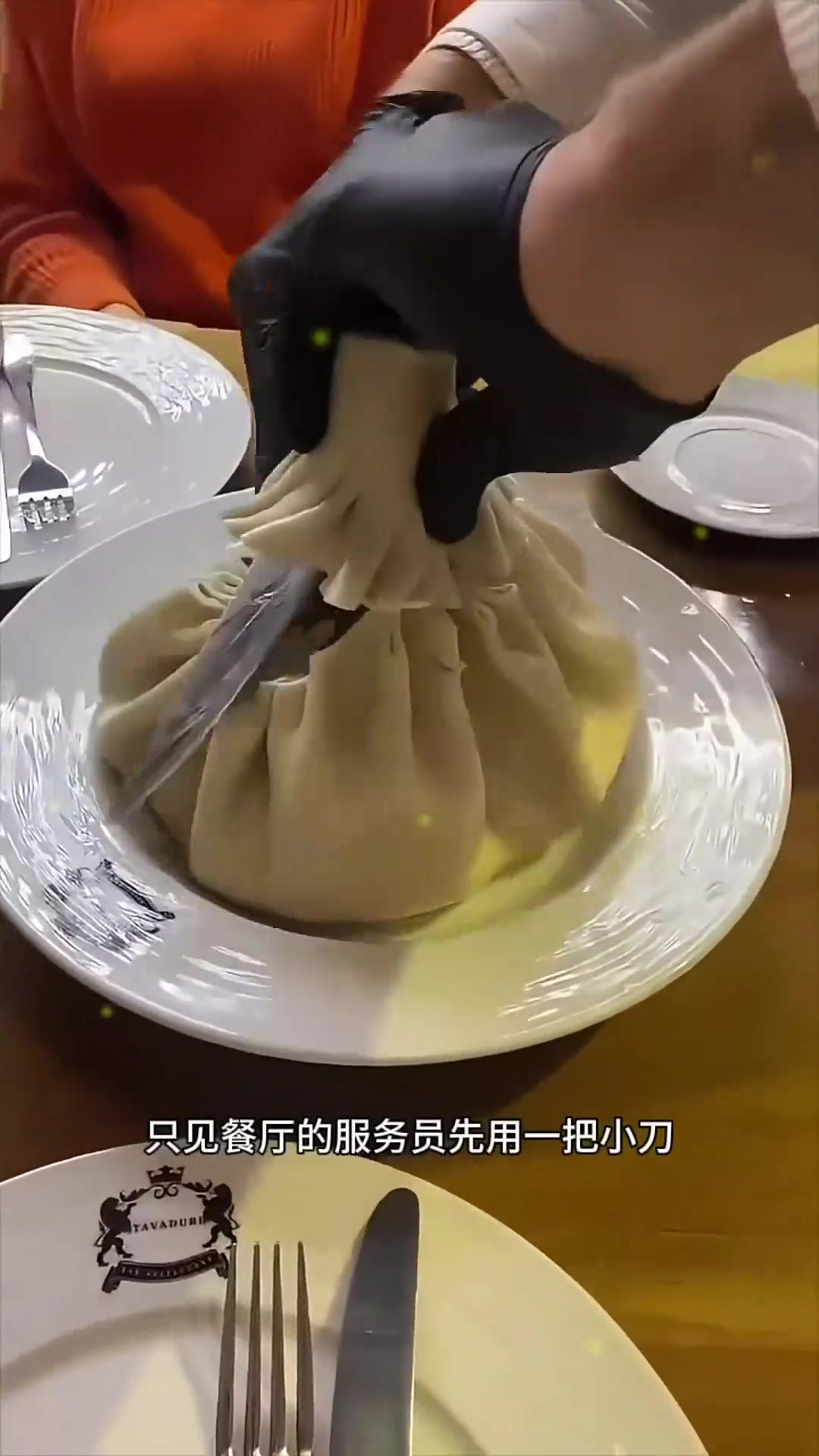 惊艳餐厅创意:大包子变盘子,藏着小包子的美味惊喜!