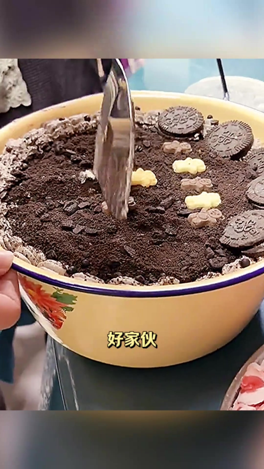 “生日蛋糕DIY:看似泥土的巧克力创意大作”