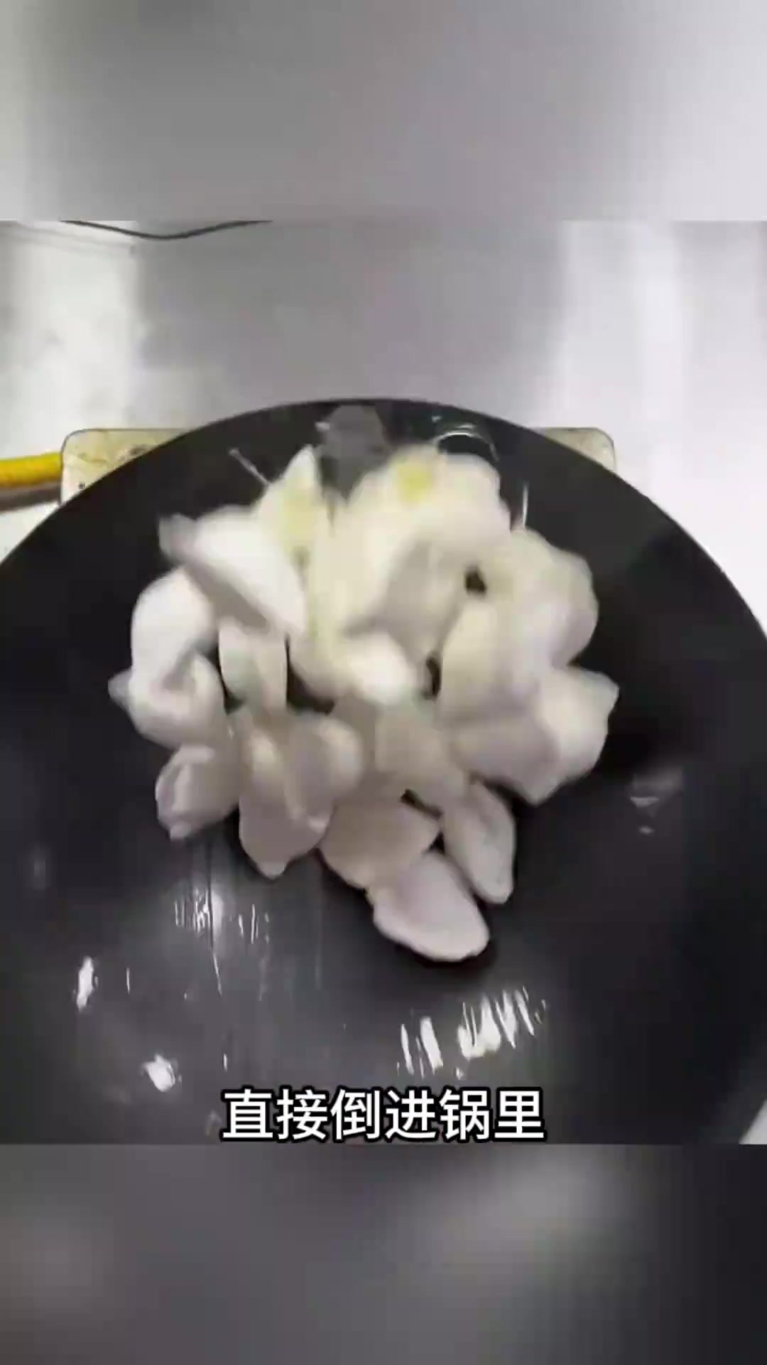 神仙饺子做法:冷冻饺子焖煮加鸡蛋,简单又美味的锅贴制作技巧!