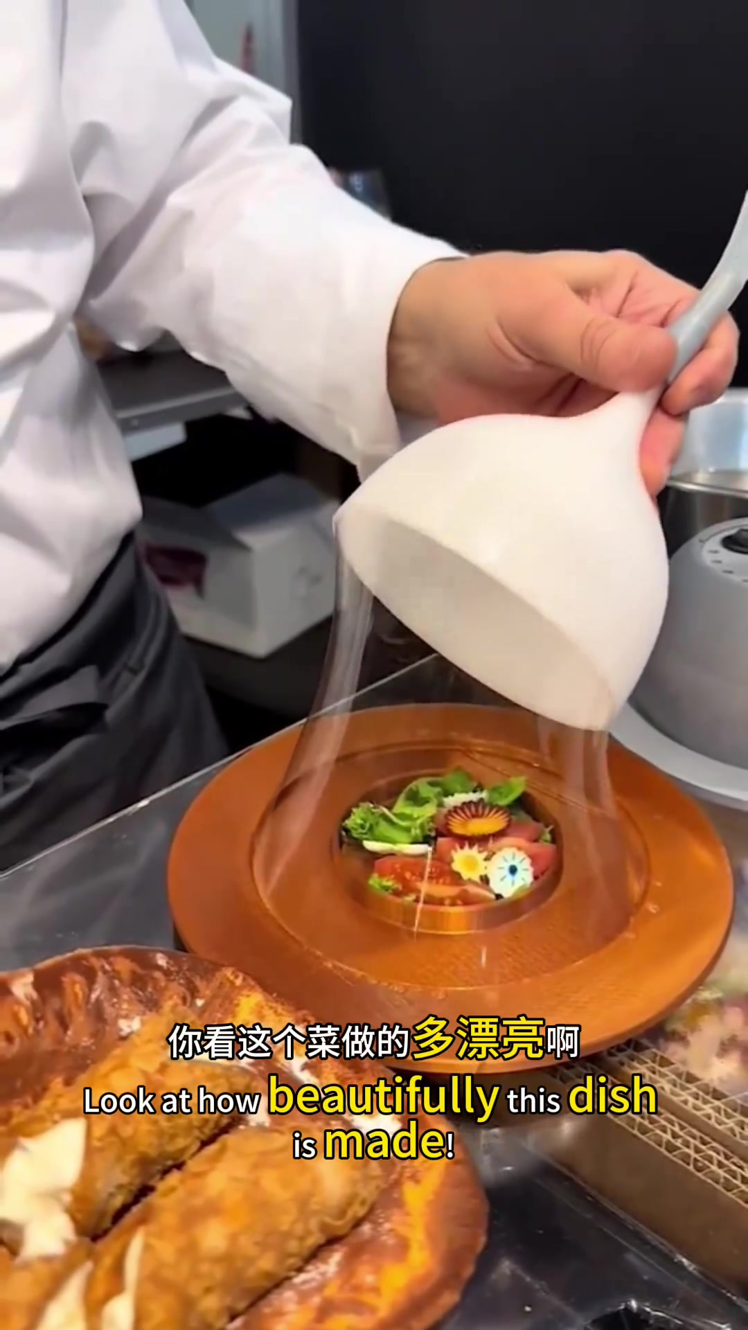 米其林餐厅菜品:精致外观与香气泡泡的完美结合