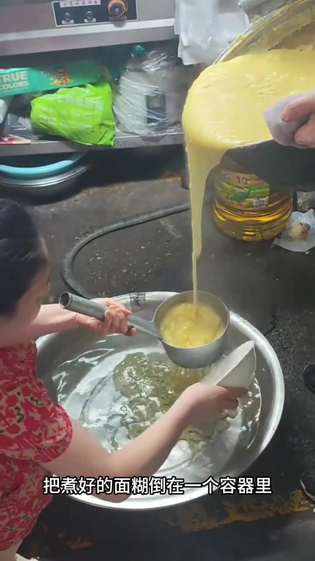 手工面制作揭秘:煮面糊如何瞬间变成美味面条