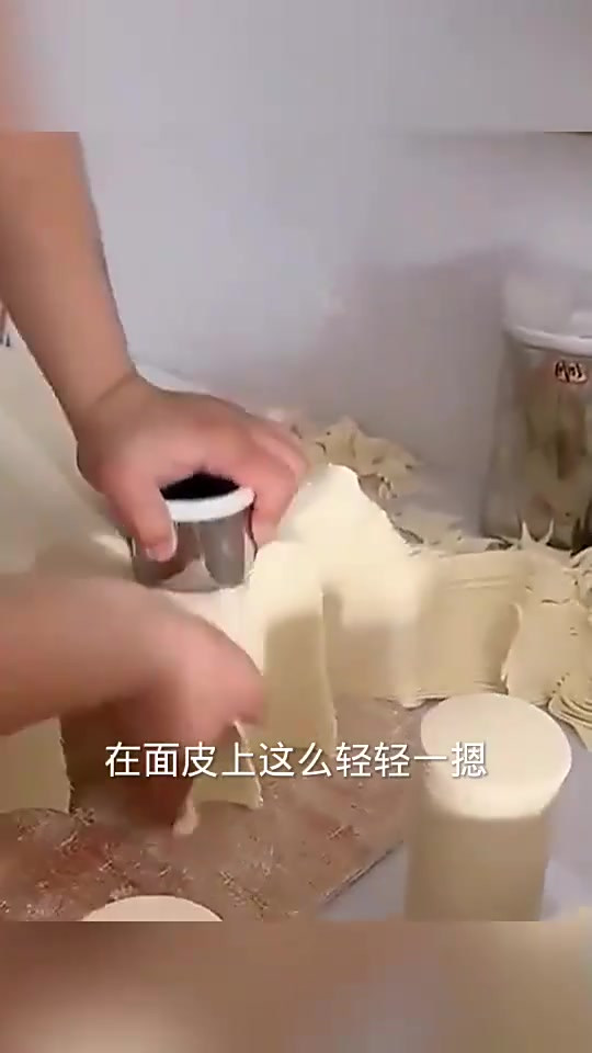 揭秘饺子馆饺子皮的制作真相,手工与机器的较量