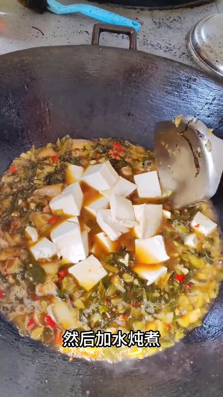 豆腐新做法:咸菜炖豆腐,味道鲜美让人食欲大增!