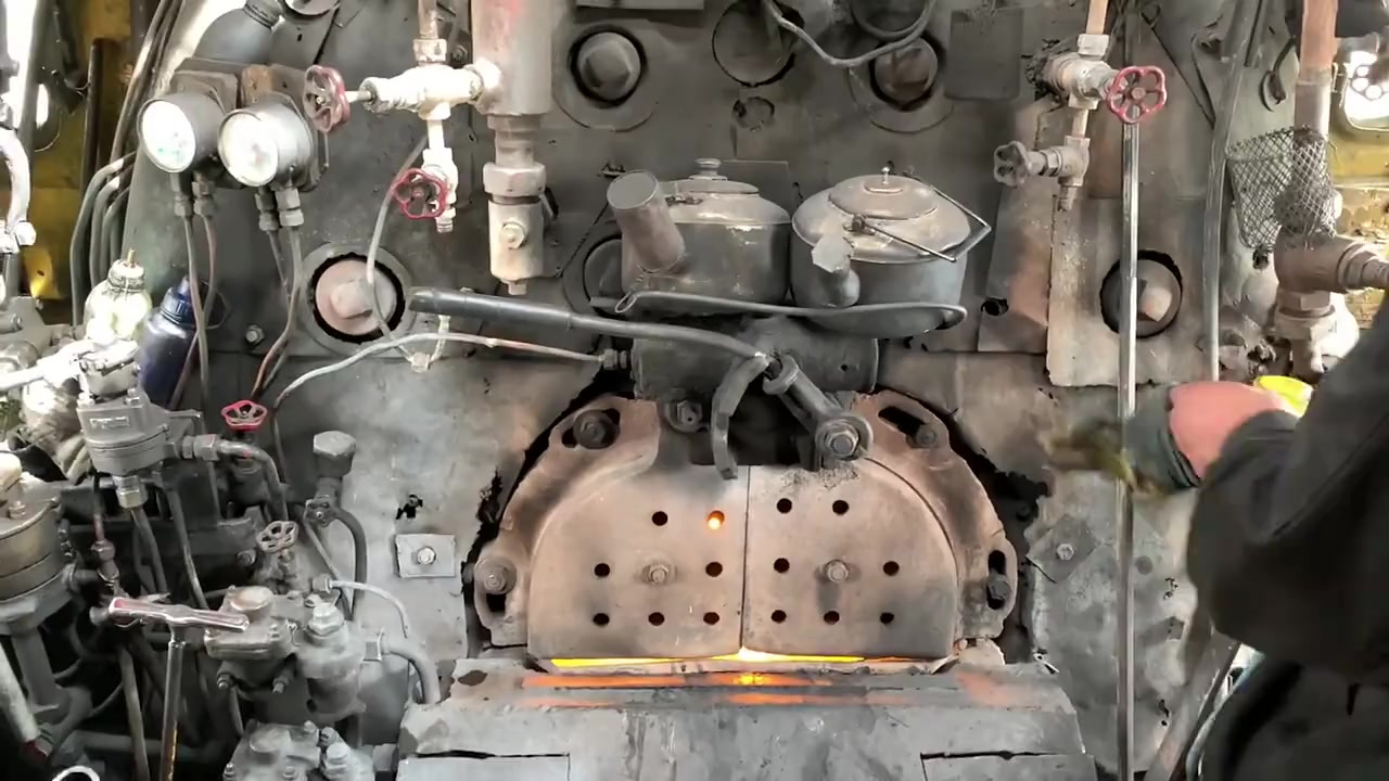 蒸汽火车驾驶室视角