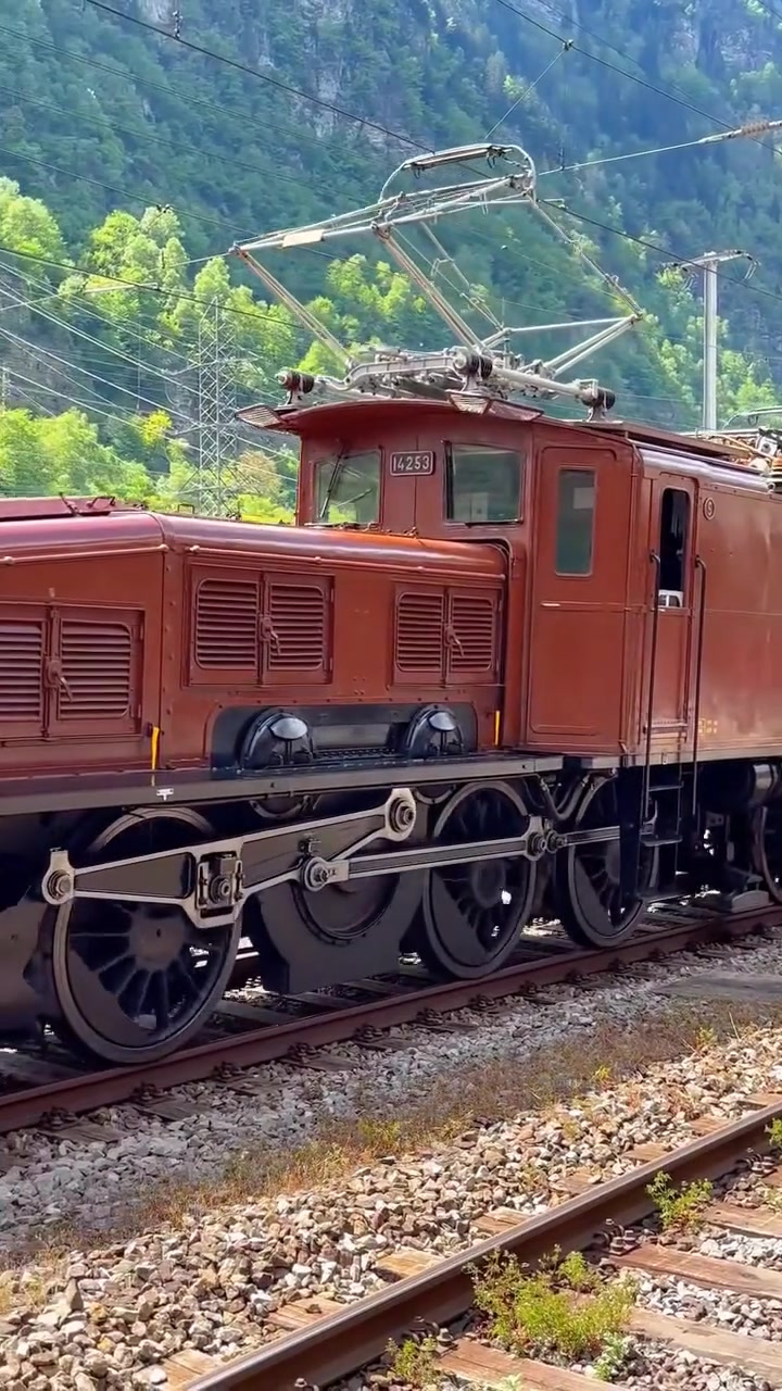 瑞士鳄鱼电力机车,机械美感,连杆真漂亮!铁路火车