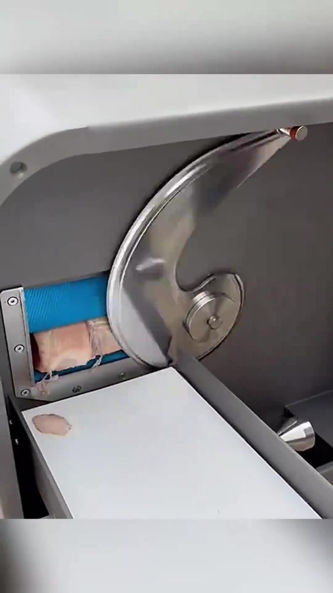 烤肉店神奇机器切肉,速度恐怖又均匀