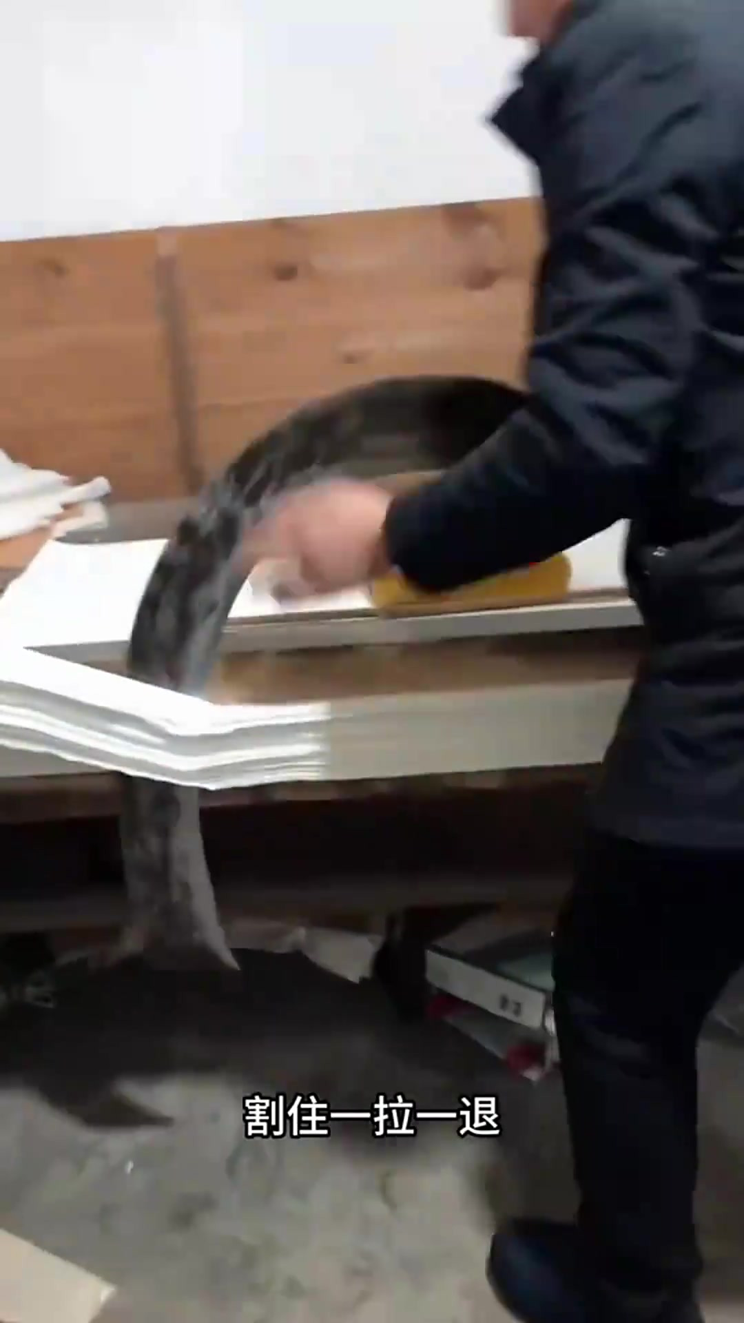 神奇的半圆弯刀:轻松裁割厚纸