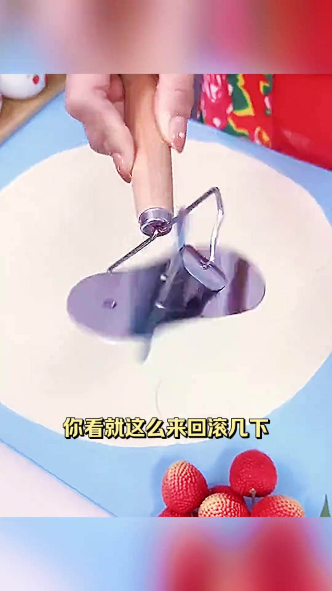 神奇饺子皮制作工具,一滚即成型的秘密!