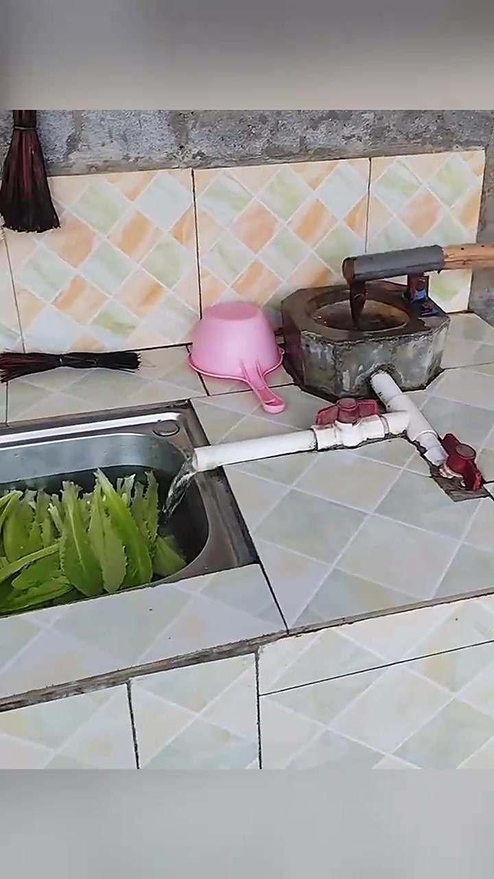 厨房洗菜池设计独特,复古与现代结合,功能多样令人满意!