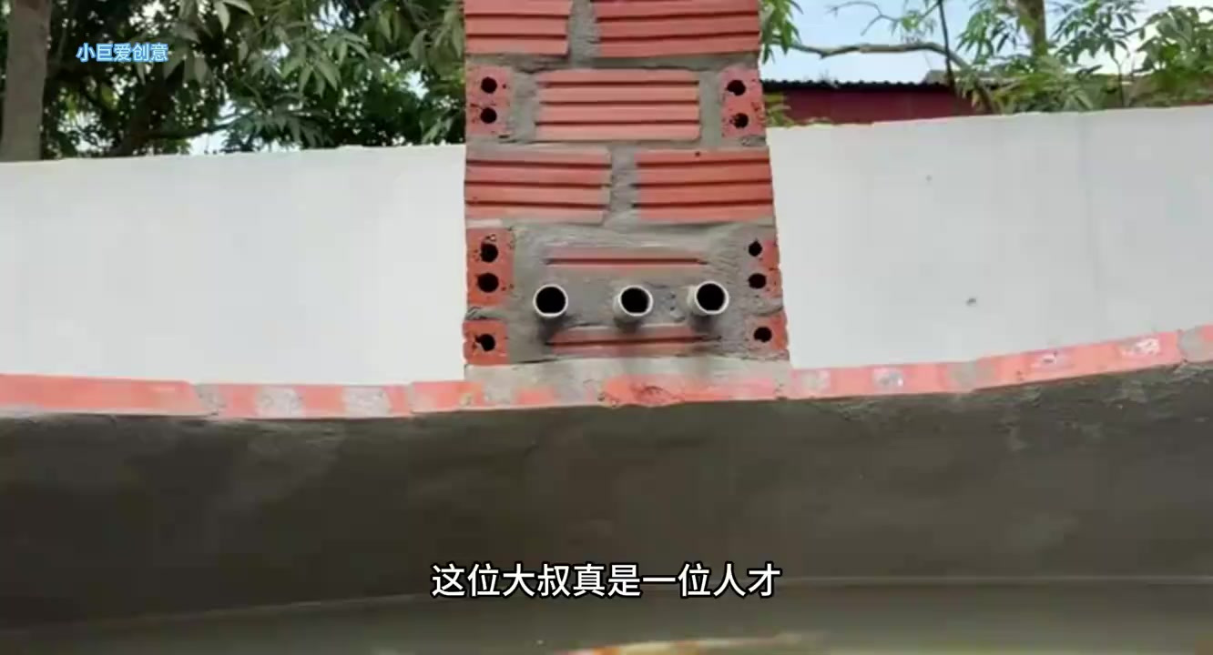 大叔自家院子修建观赏鱼池,创意与手艺结合的完美案例