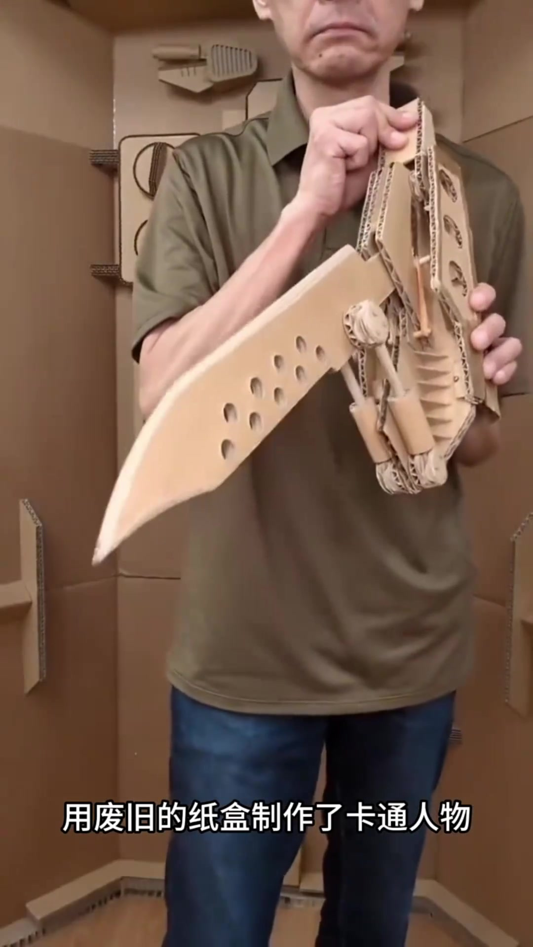 废旧纸盒变身创意艺术品,才华横溢的老哥让人惊叹不已!