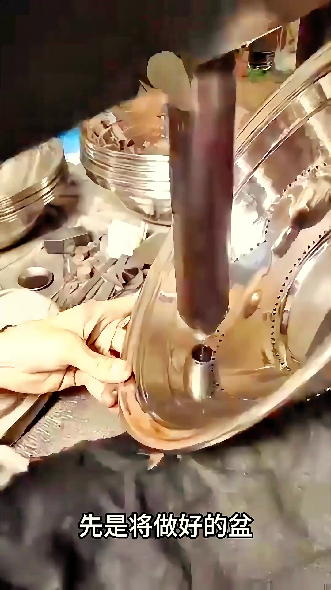 匠心独运:手工打孔洗菜盆的制作过程揭秘