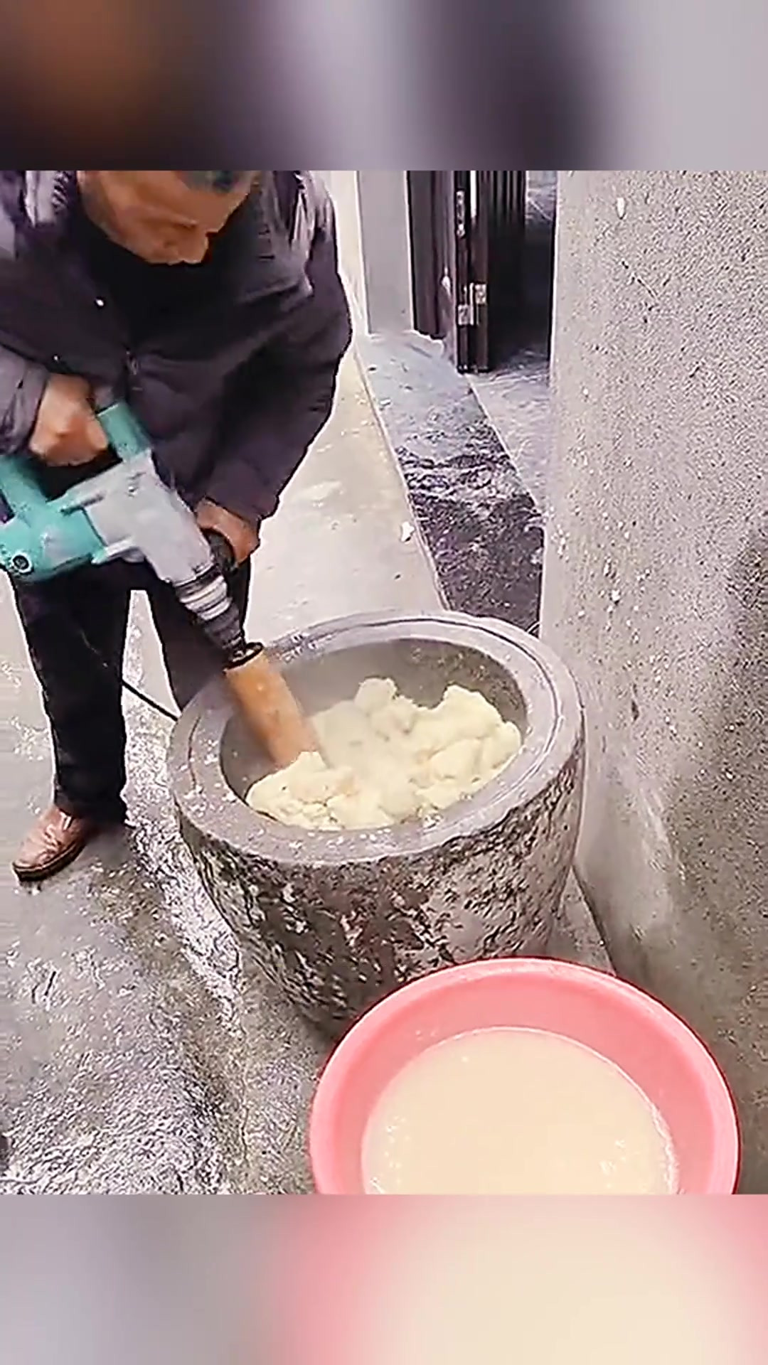 巧用工具打年糕,轻松便捷不再费力