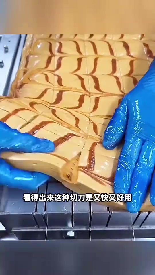 给蛋糕切块儿,这切刀厉害了!