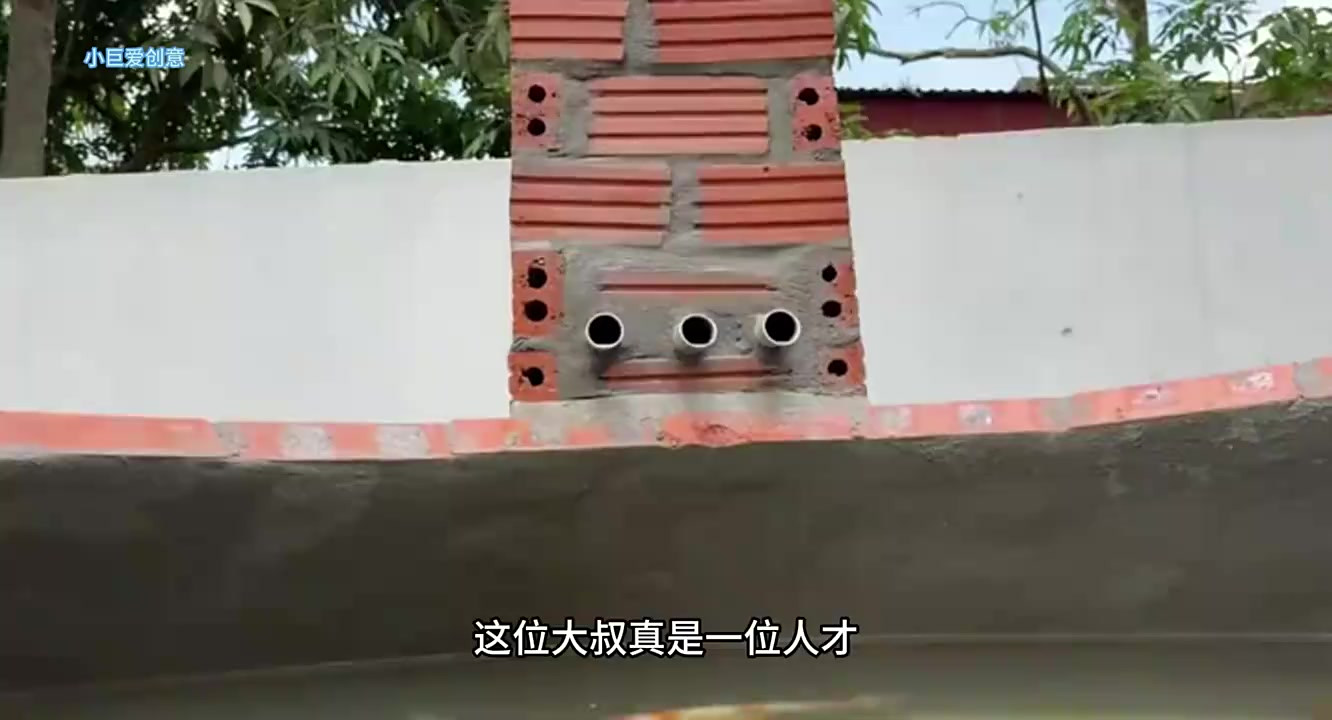 大叔徒手打造锦鲤池,看到最后才发现,高手在人间