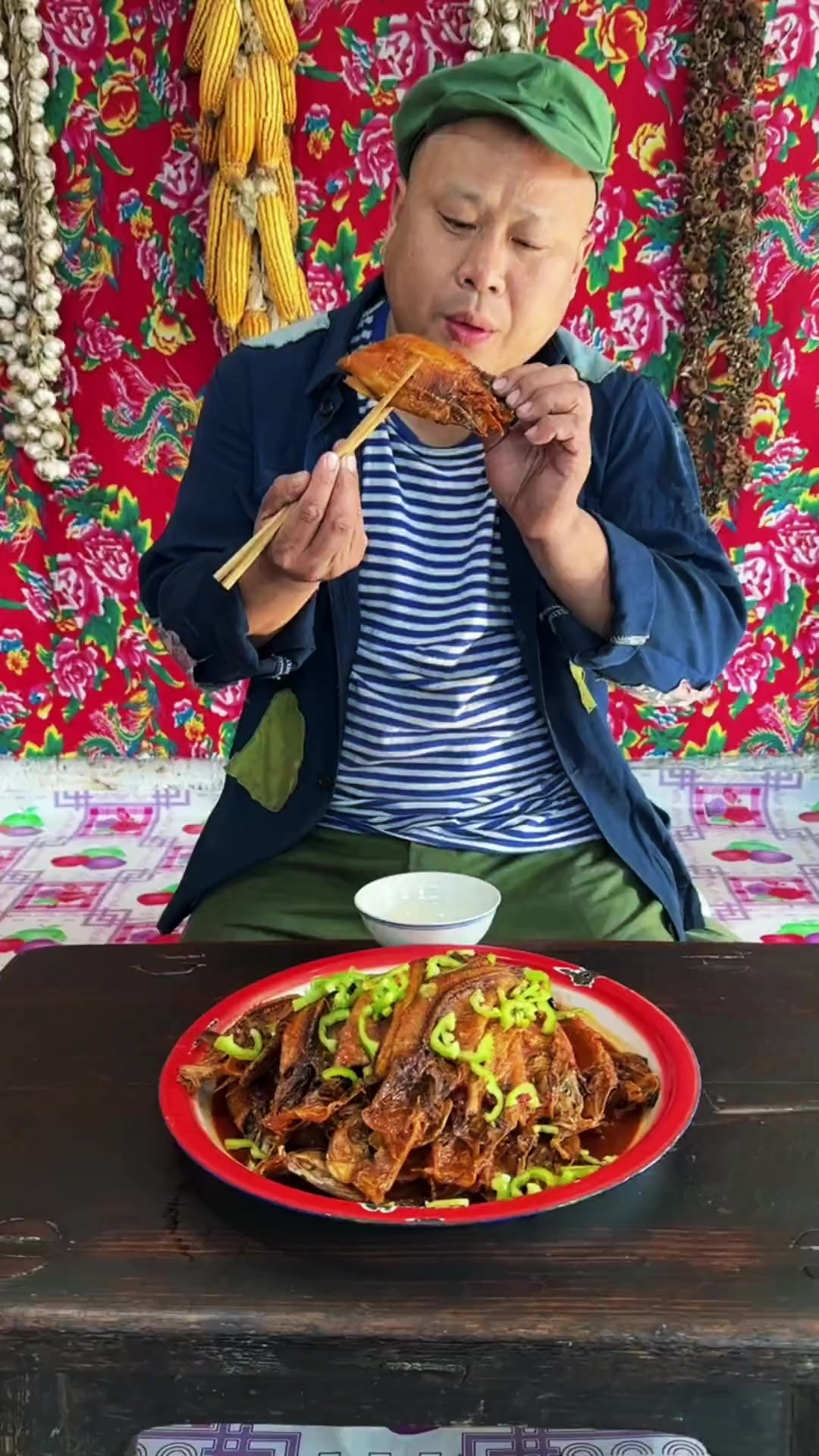 东北猫冬生活,铁锅炖鱼