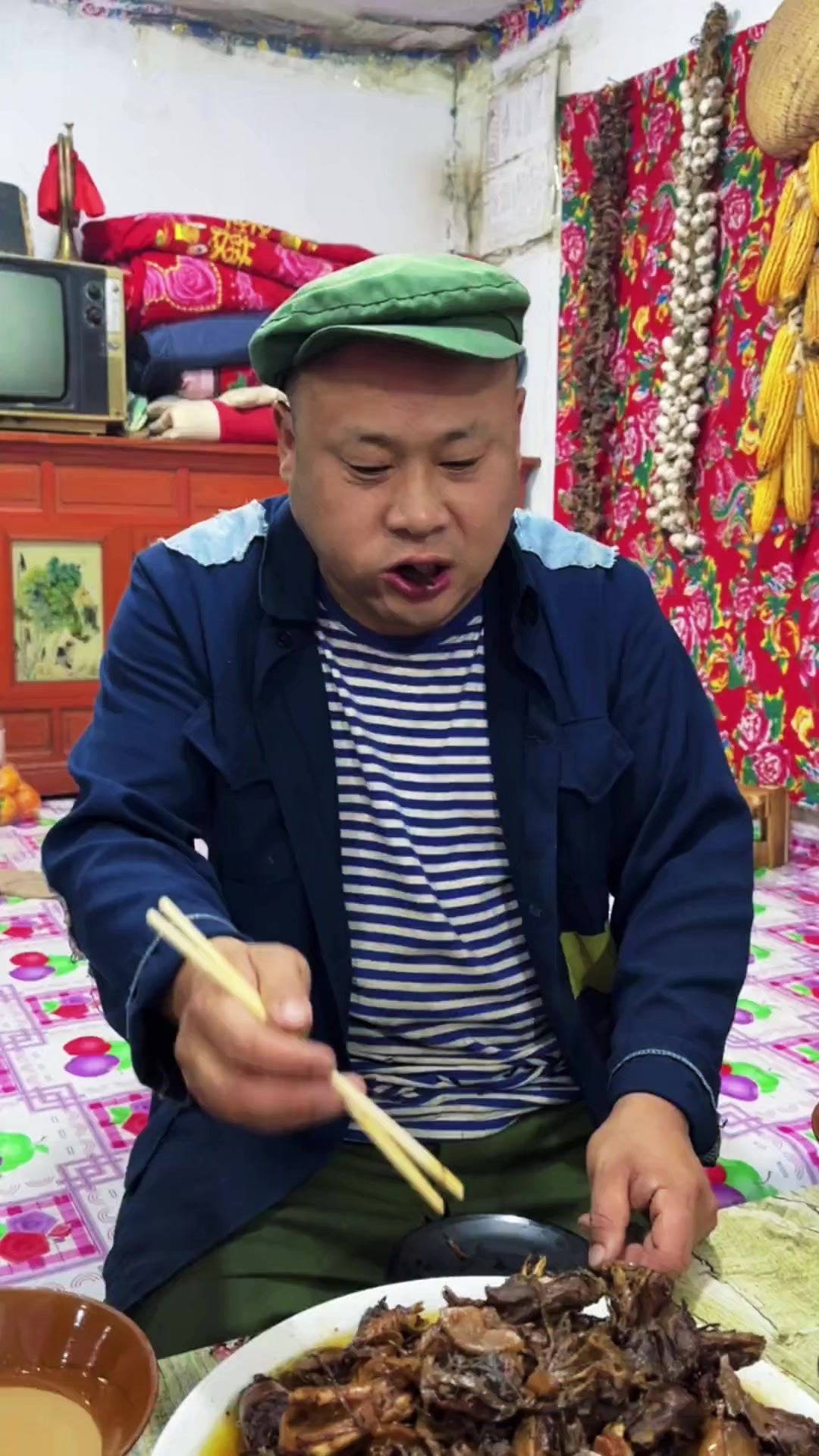 东北猫冬生活，今儿来个铁锅炖大鹅