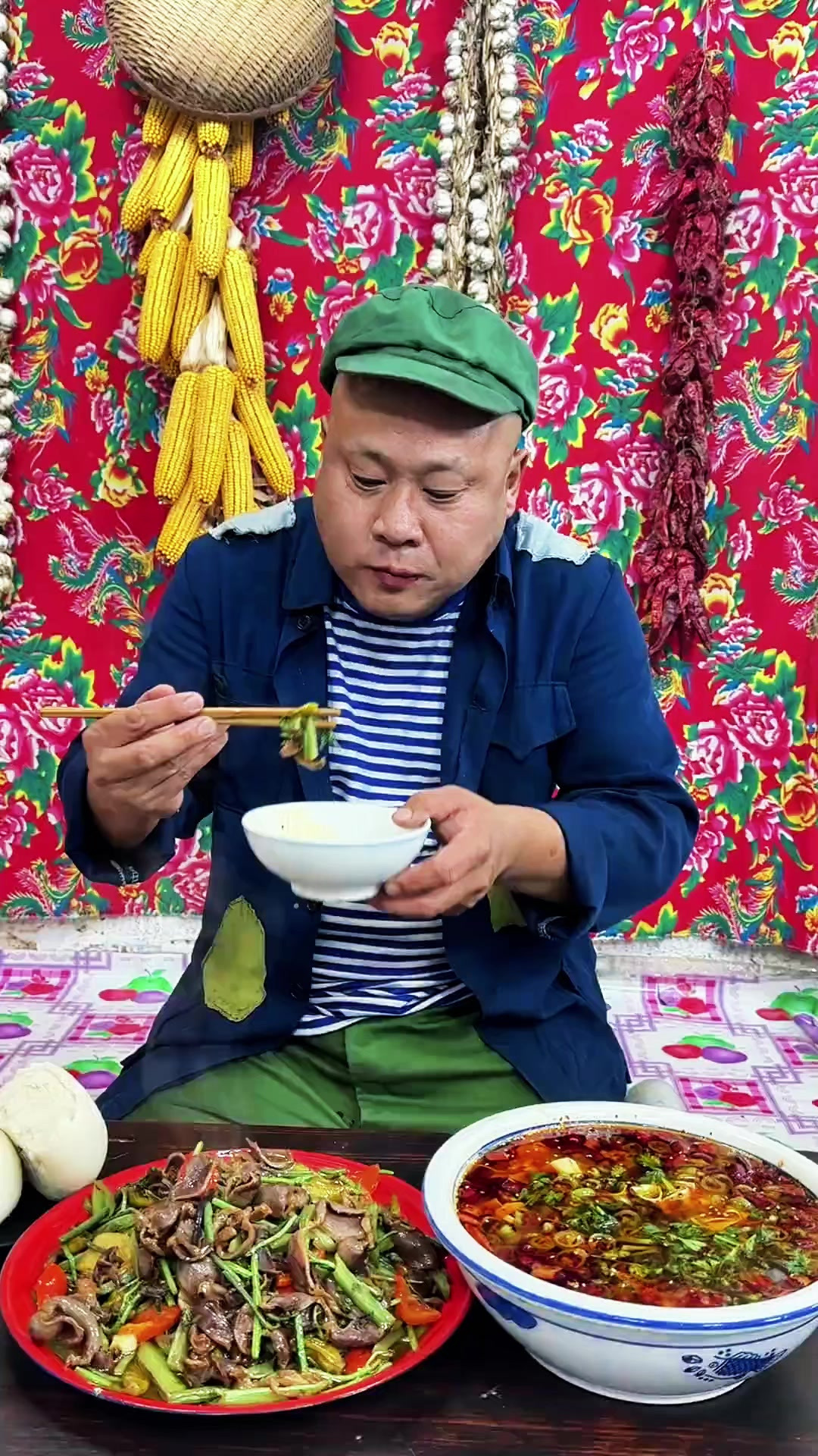 东北猫冬,鹅胗炒山野菜,油泼干豆腐