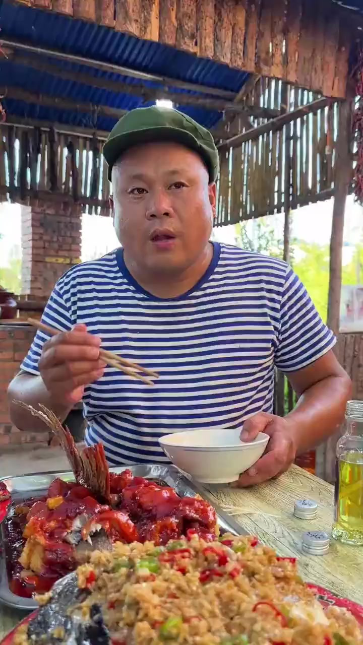 河沟排水抓大鱼,一顿全鱼宴必须安排上呀