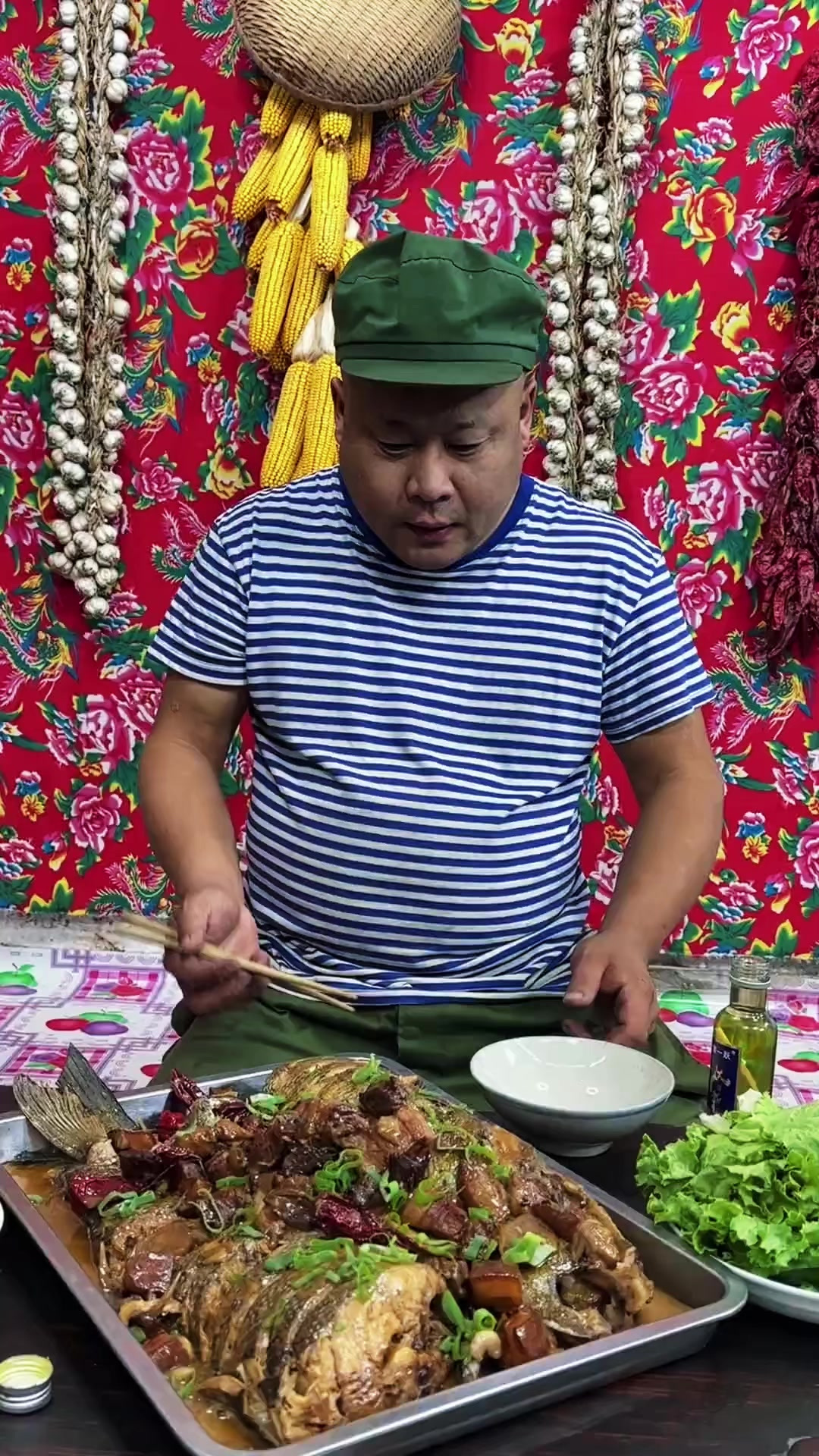 东北猫冬，铁锅炖大鱼红烧肉