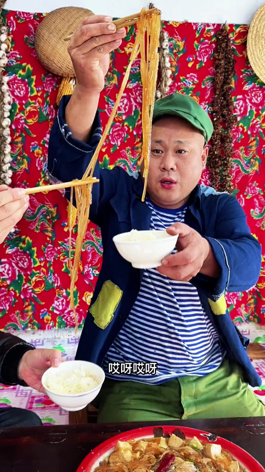 东北猫冬生活，整个铁锅炖鱼