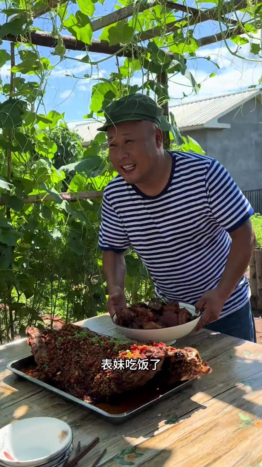 今天去表妹家串门，给五花肉做个方块肉