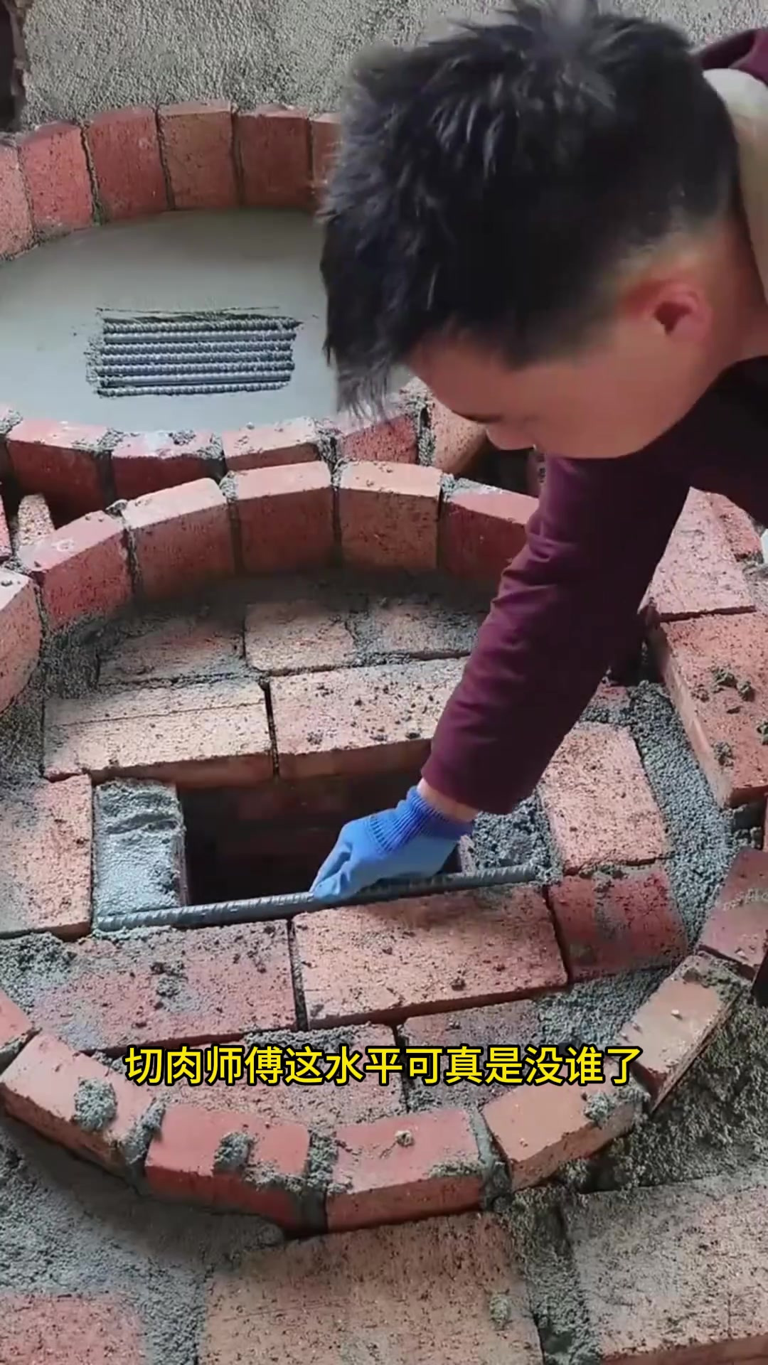 东北铁锅炖灶台施工揭秘:瓦工师傅的高超技艺让人赞叹不已!