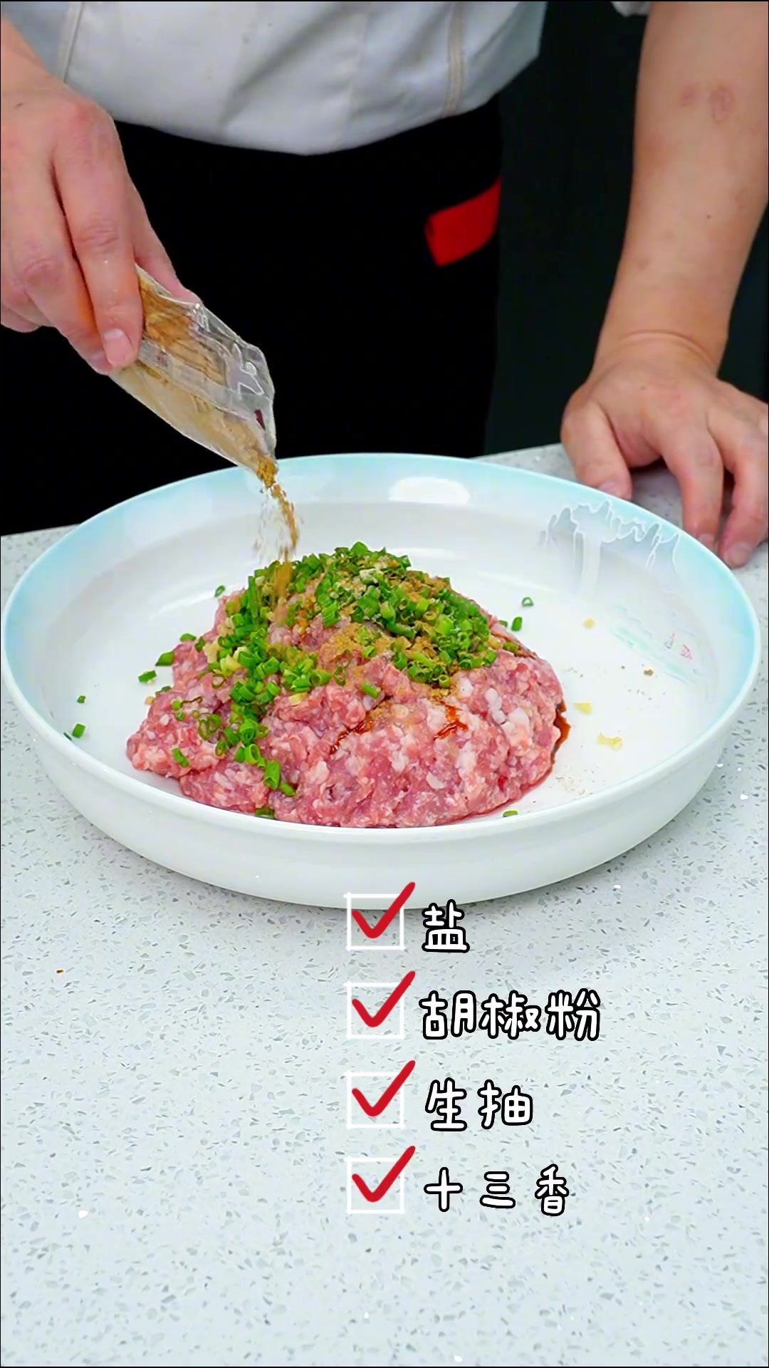 炸肉丸这样做,外酥里嫩,越吃越香