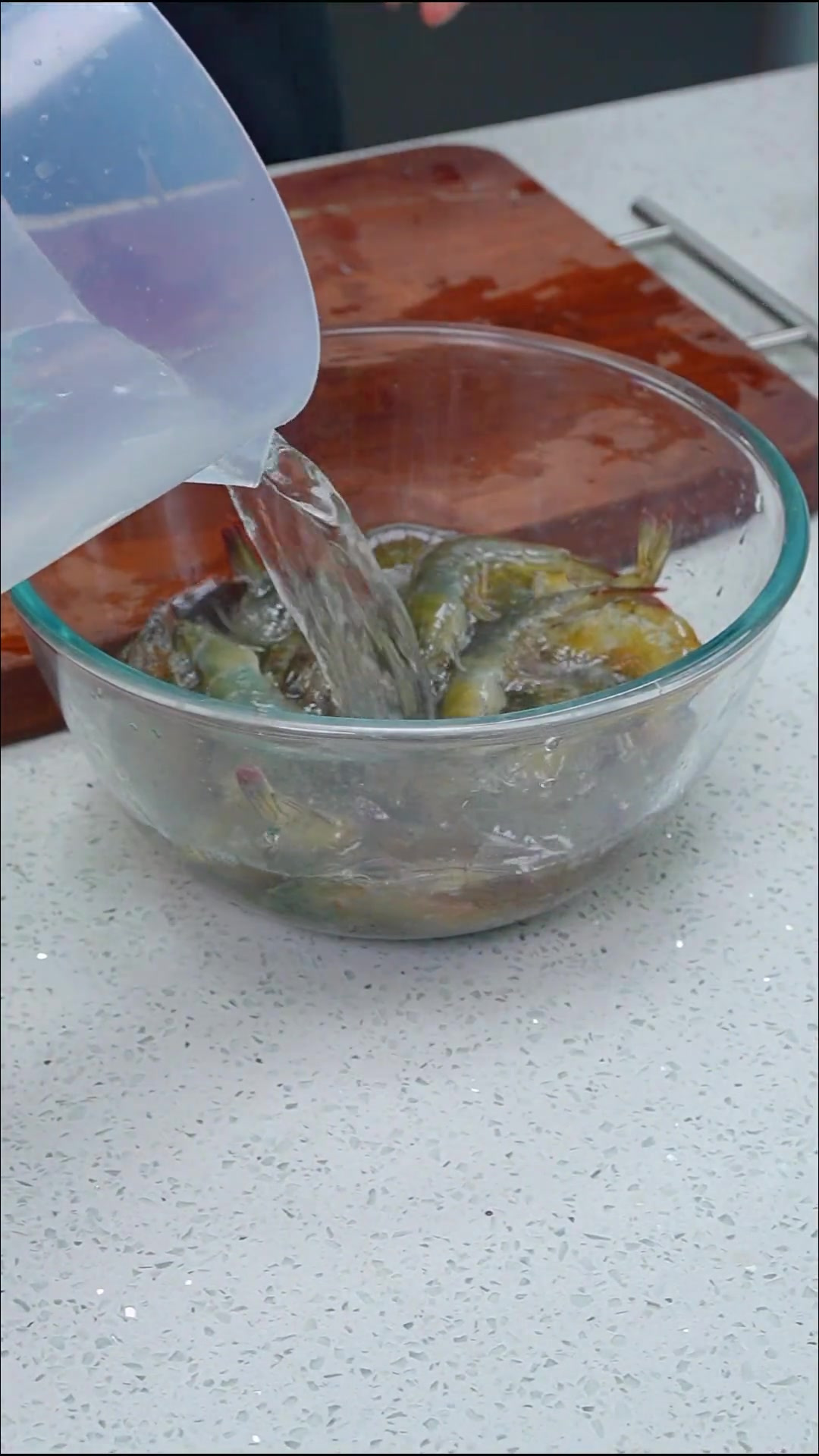 美味的金沙焗大虾,咸香酥脆,好吃到停不下来