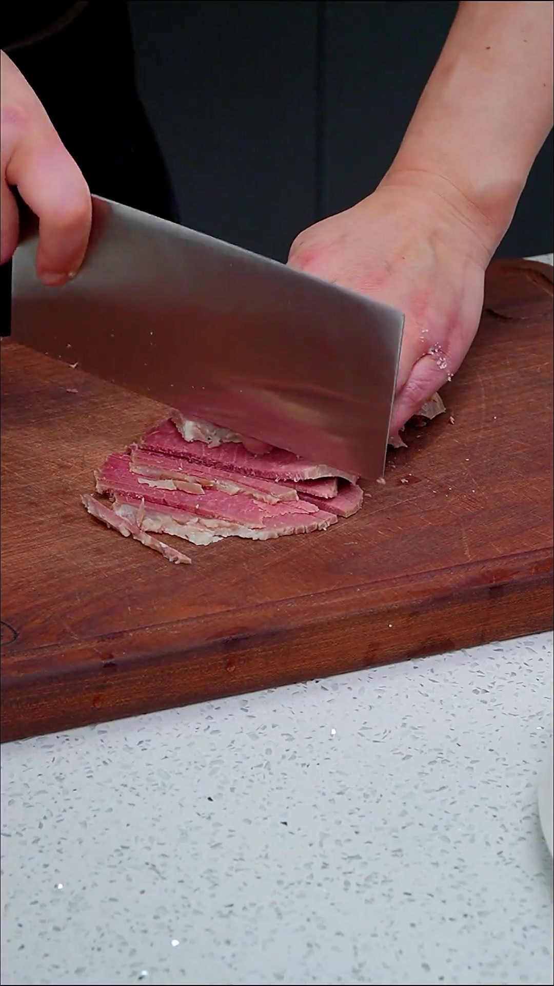 来一碗热乎乎的西湖牛肉羹,汤鲜味美,清淡爽口