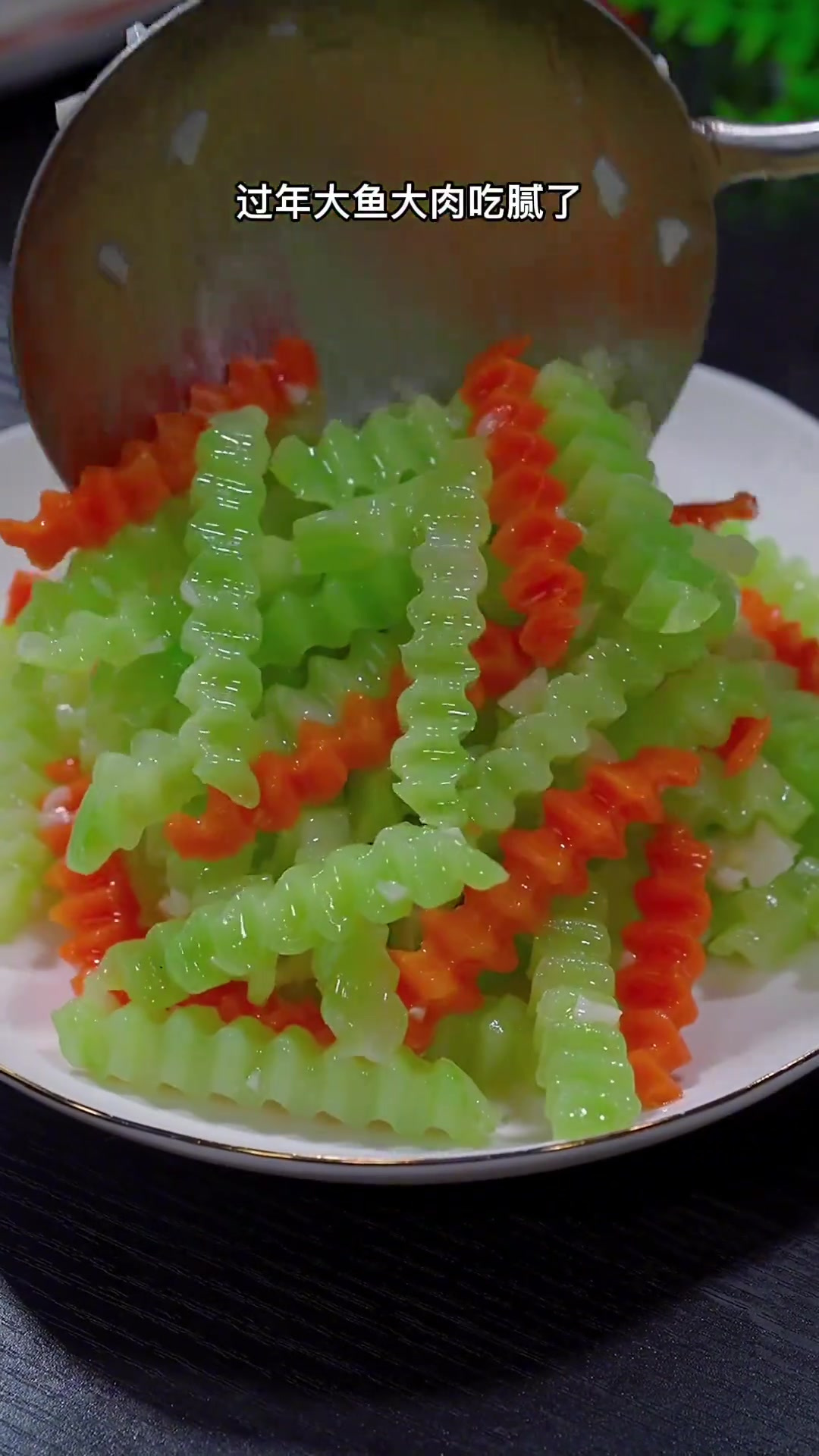 像我这样做道什锦小炒，不但好吃还很好看