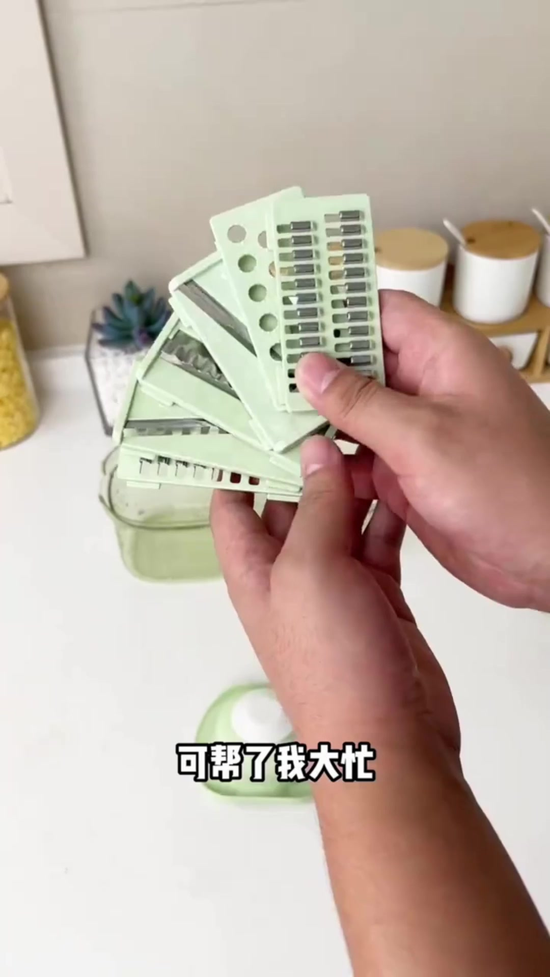 厨房里有个顺手得切菜工具,真是大大提高了做饭效率