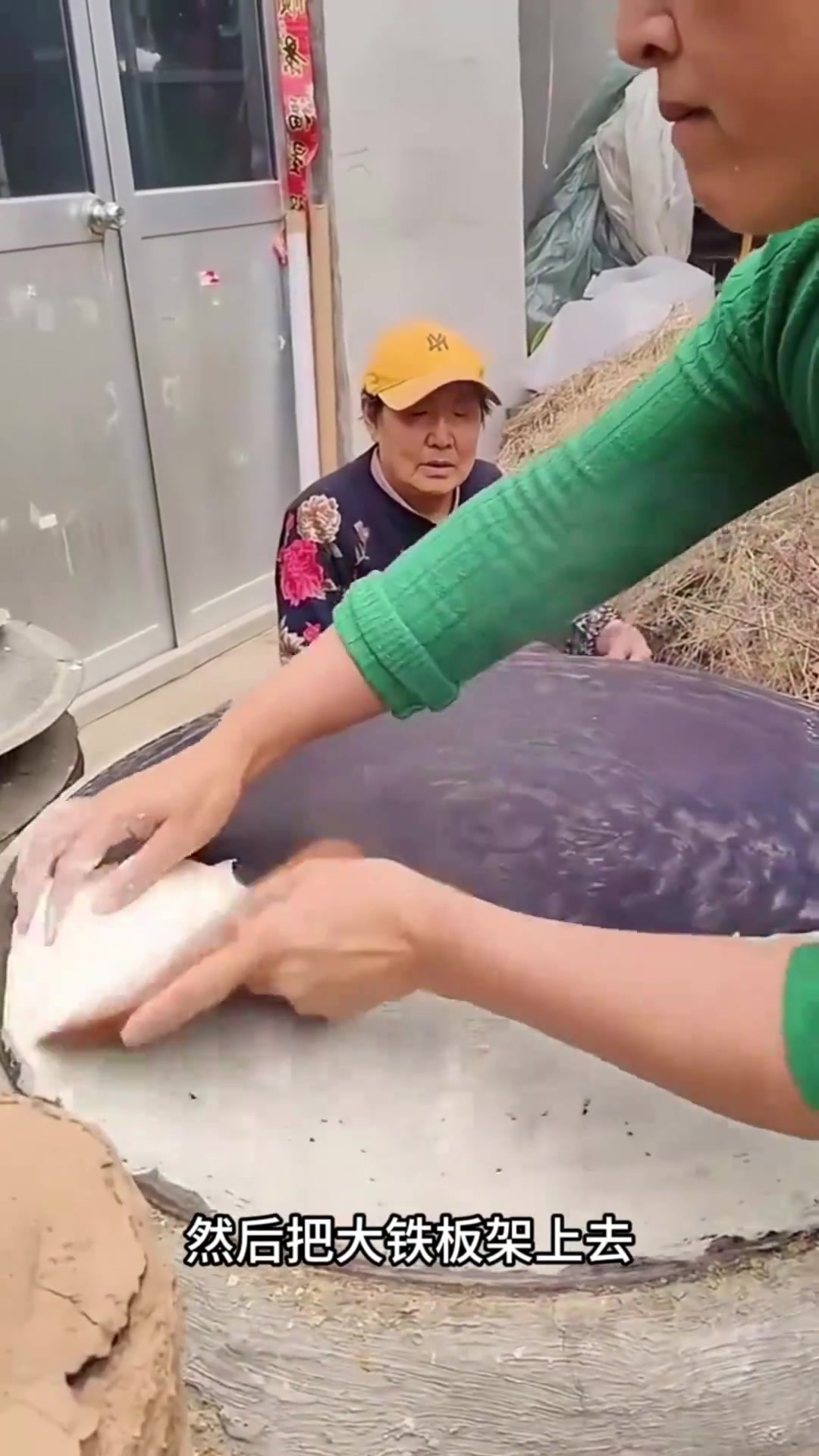 婶婶手艺绝佳,自制煎饼灶台,美味杂粮煎饼香气四溢