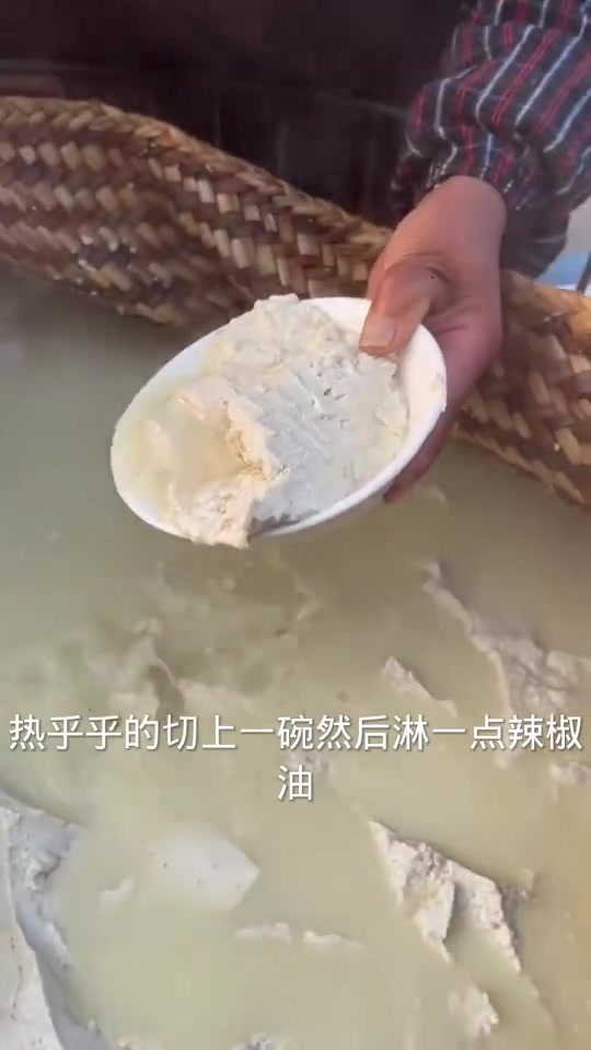 北方豆腐脑的魅力:热辣与经济实惠的美味对比!