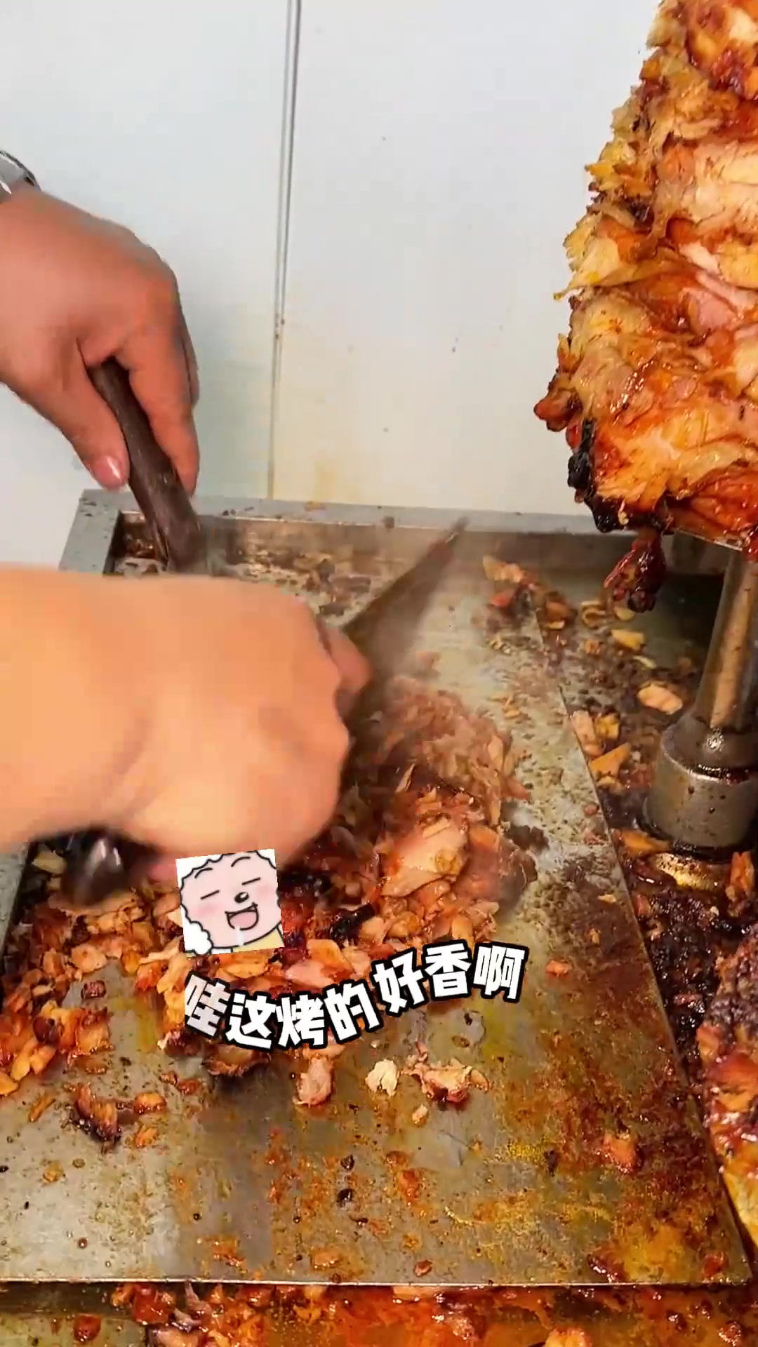 东北街头10块一份的烤肉拌饭也太香了吧～