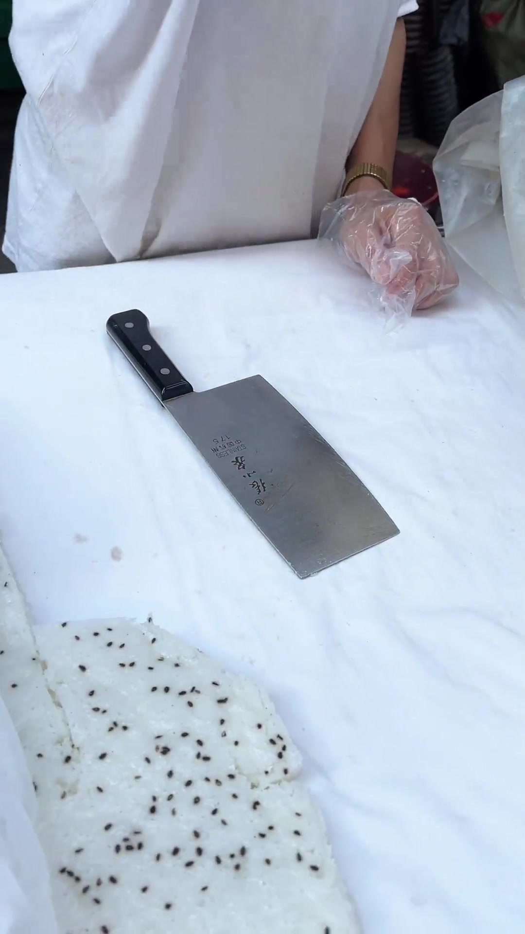 爷爷小推车上卖的白糖发糕～软乎乎,甜甜滴!超好吃～