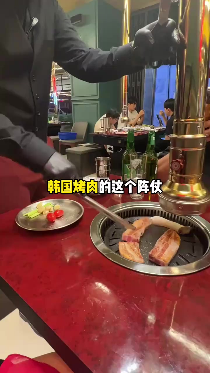 在韩国吃一顿烤肉，这个阵仗属实给我吓到了