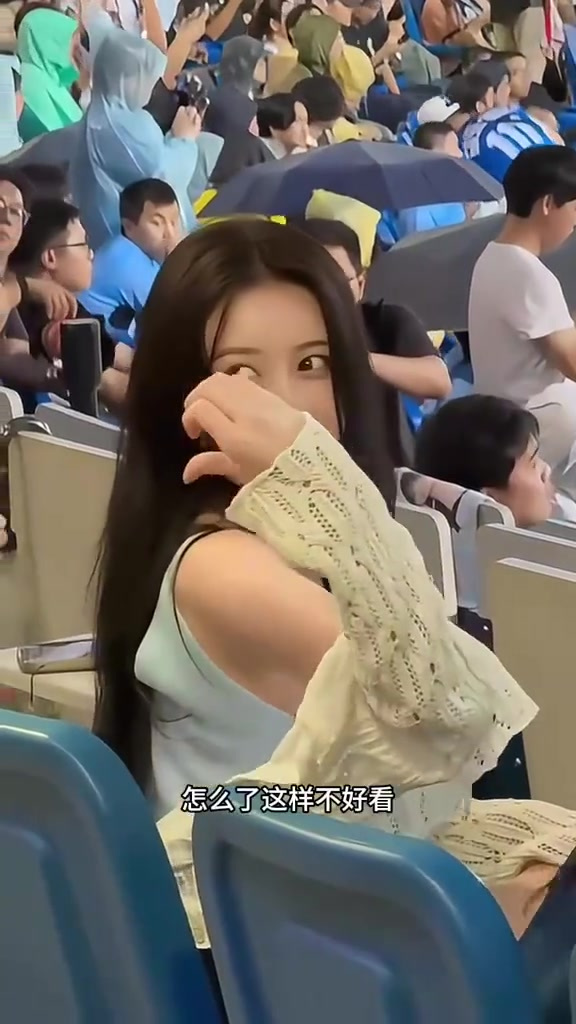 你们什么眼神,我哪里有肌肉啊?搞笑视频