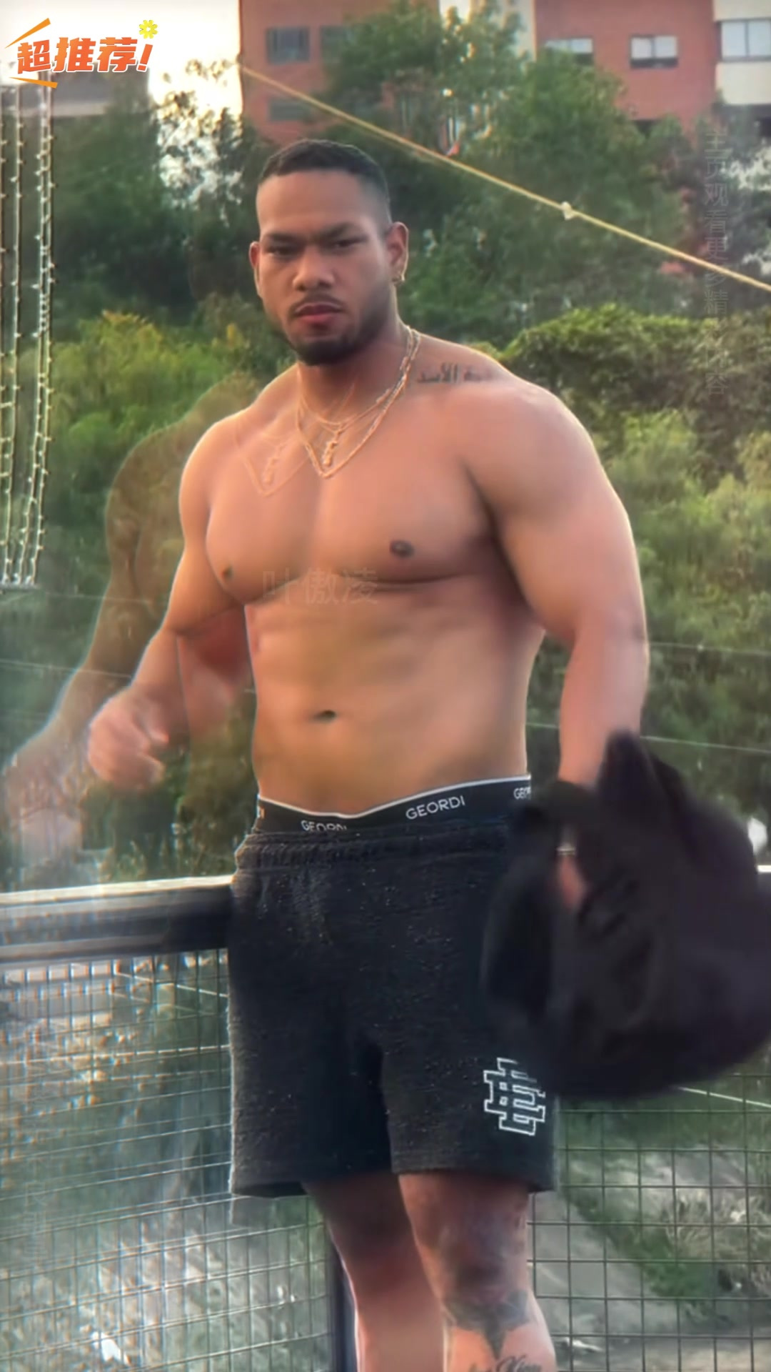 爱好健身的肌肉男生颜值在线这么完美的身材还有必要在健身吗